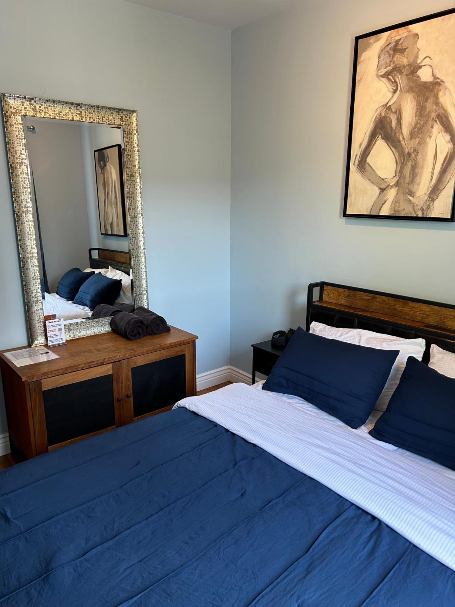 Standard Queen Room