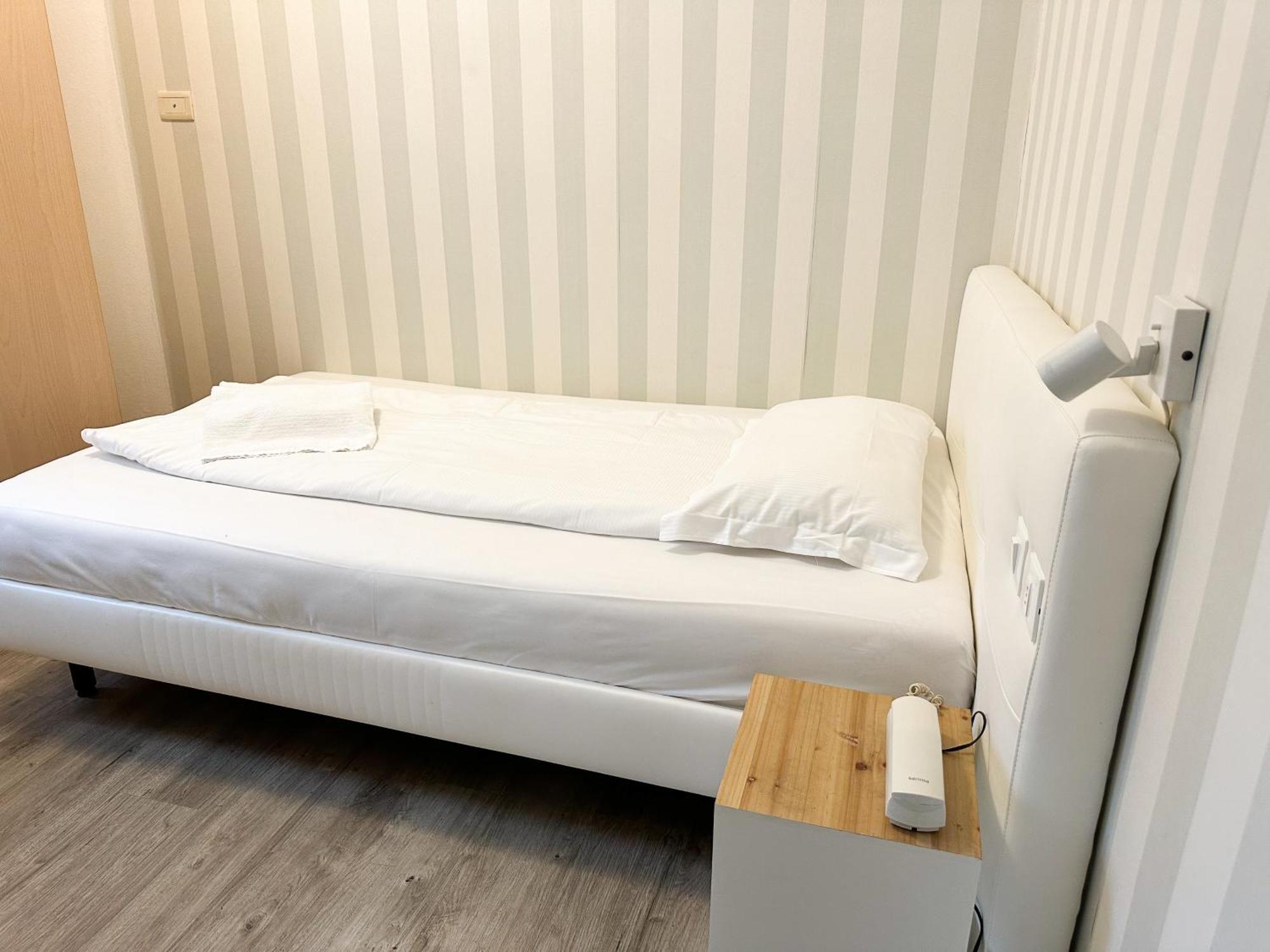 Standard Single Room,1644405846:JPEG