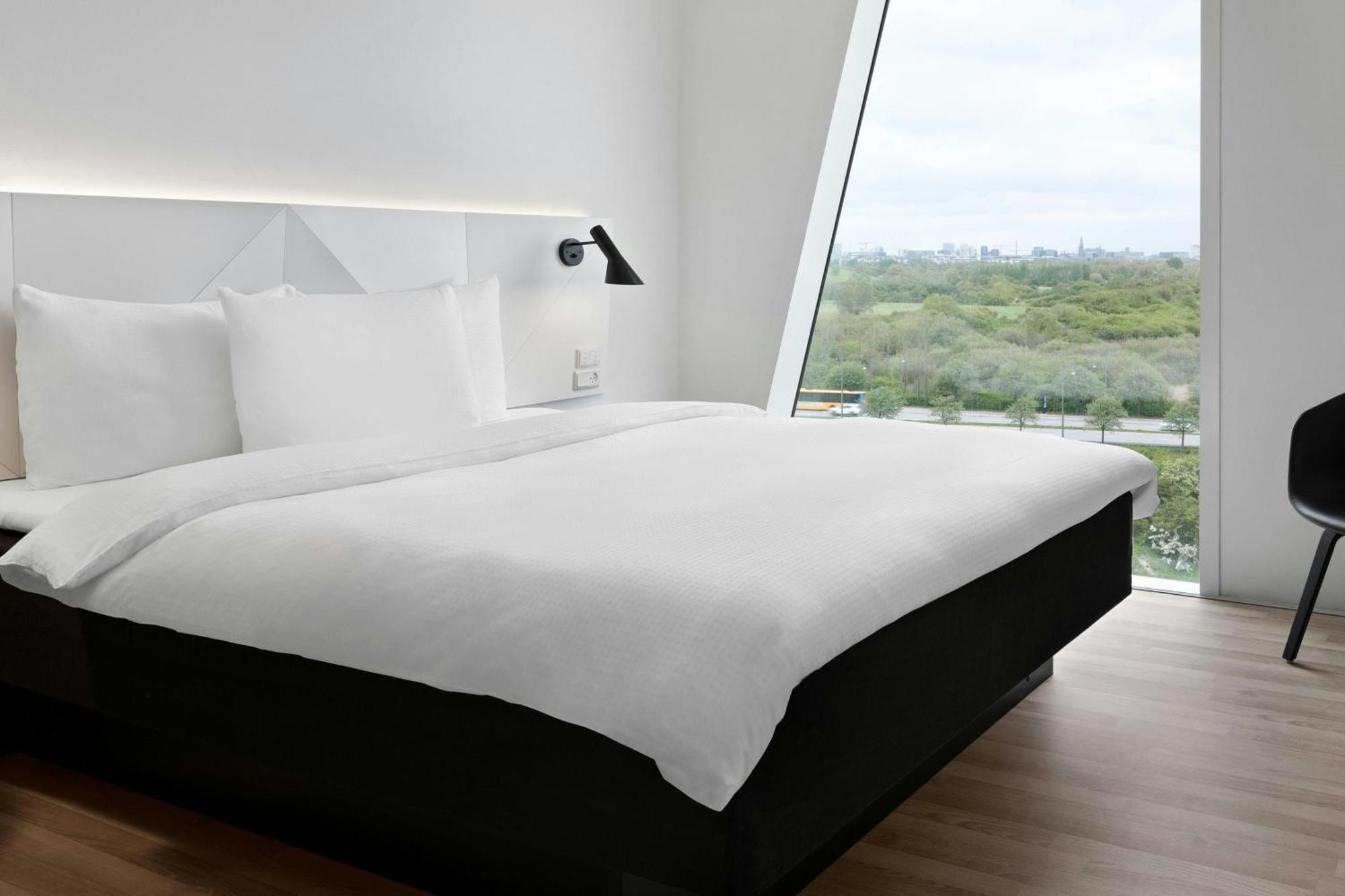 Large Standard City View Larger guest room 1 Queen