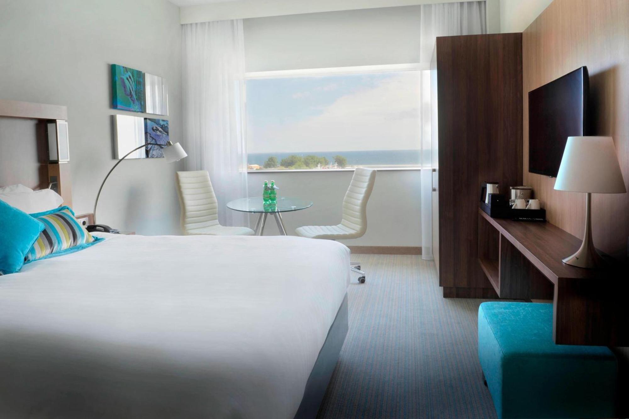 Guest room 1 King Sea view