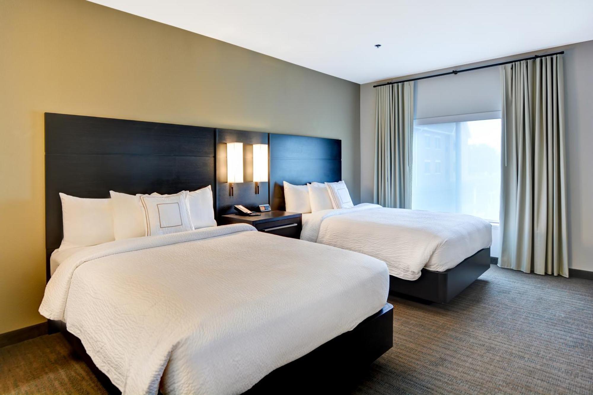 1 Bedroom Suite 2 Queen