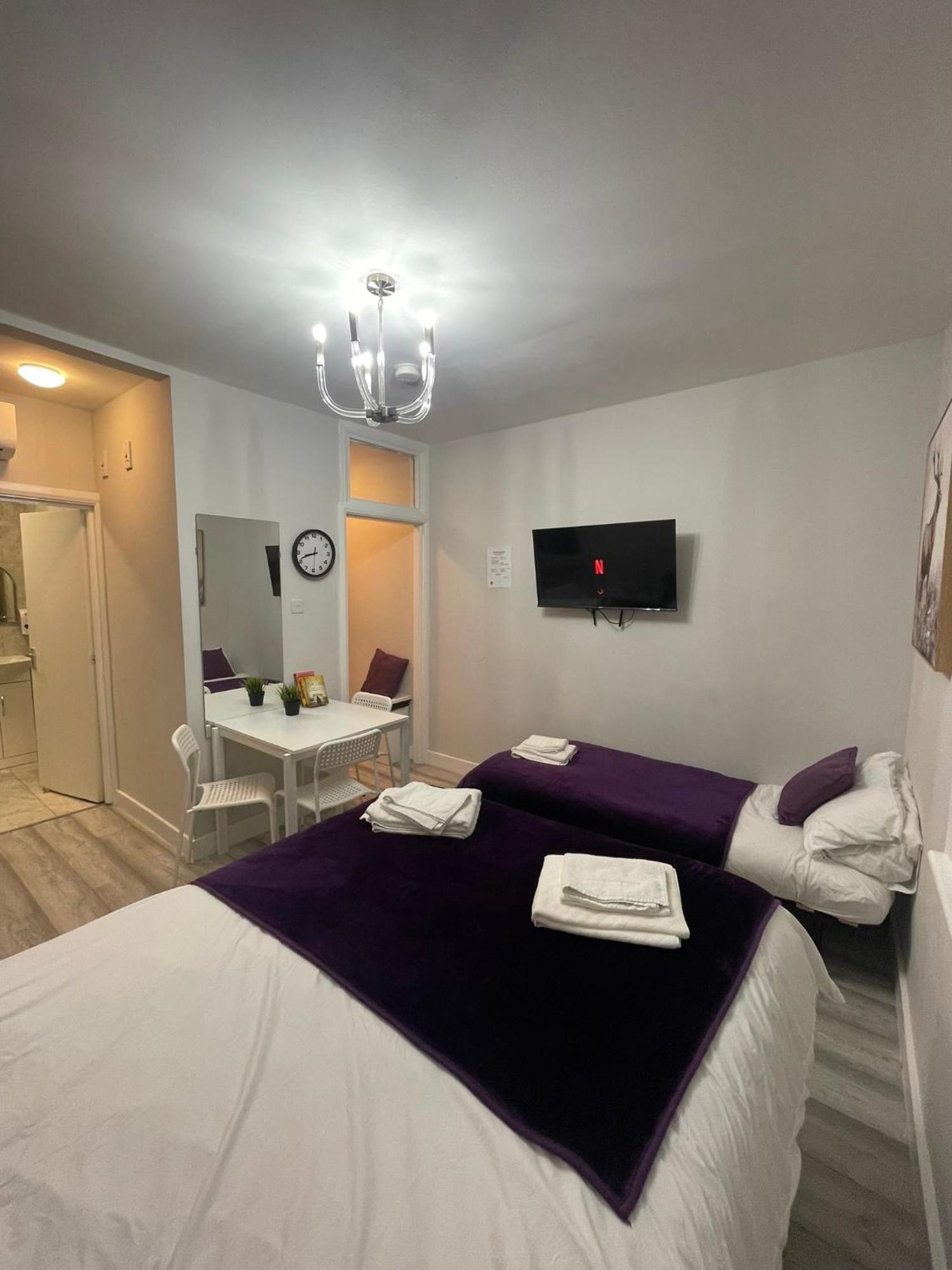 Top 2nd Studio • Sleeps 3