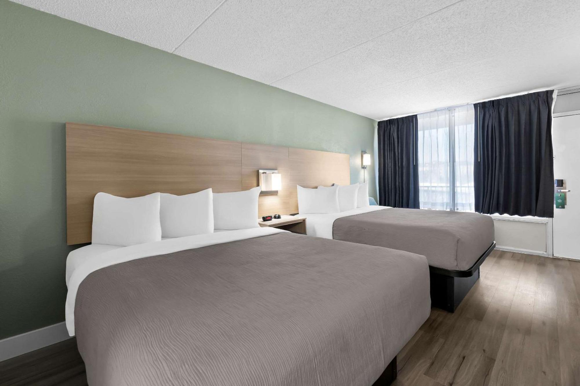 Quadruple Room Two Queen Beds Smoking,1645225023:JPEG