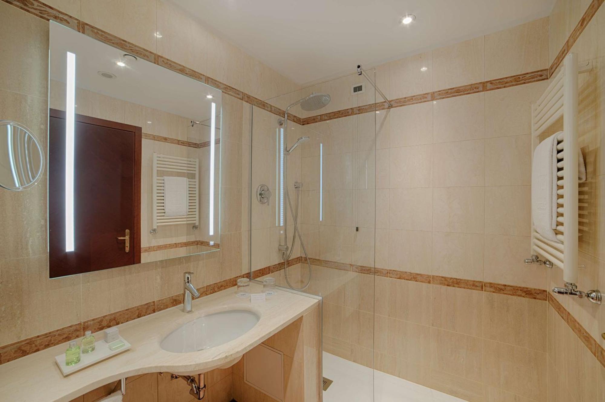 Superior Double or Twin XL Room Extra Bed 1 Chid,1645647911:JPEG