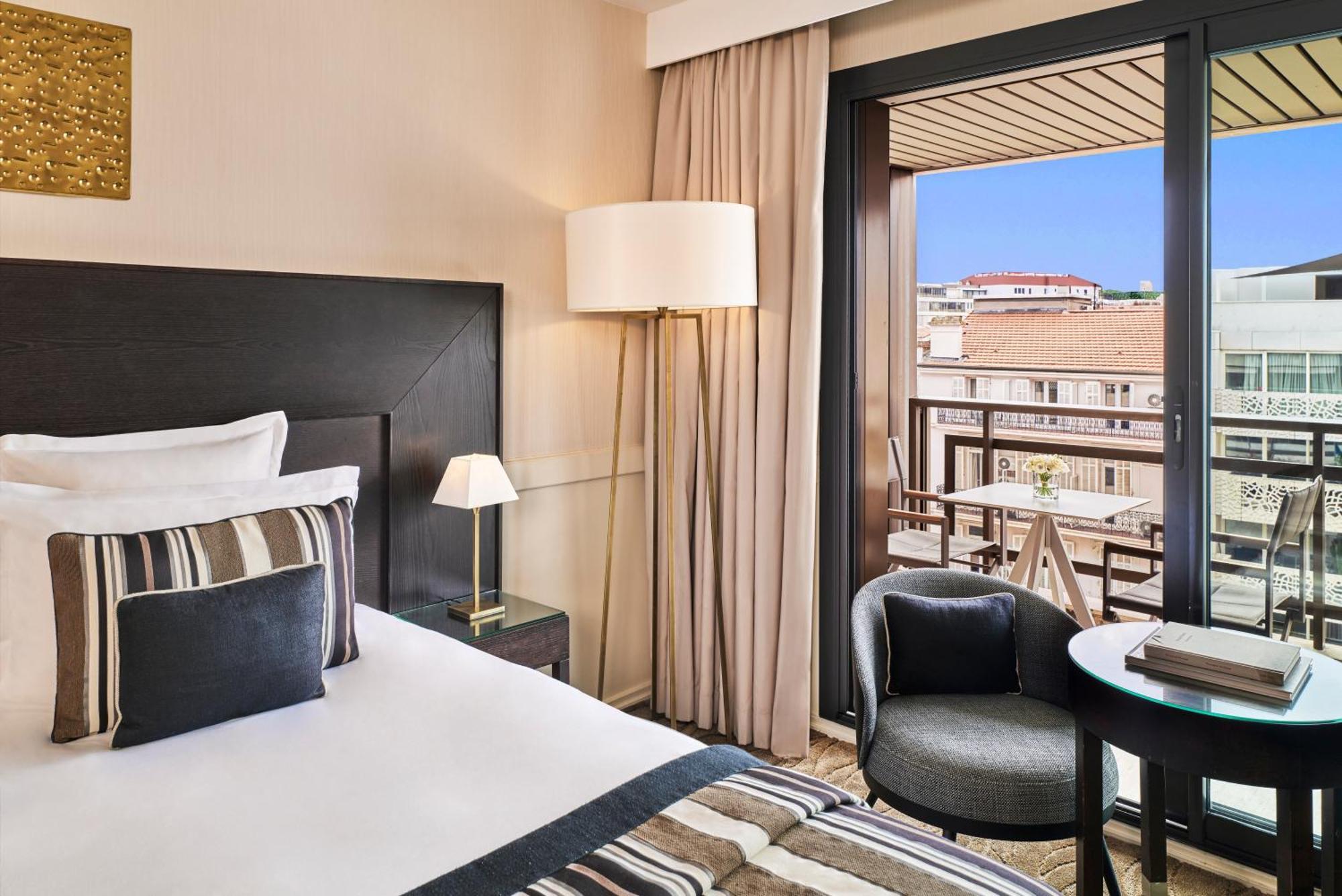 Deluxe Room City View Terrace