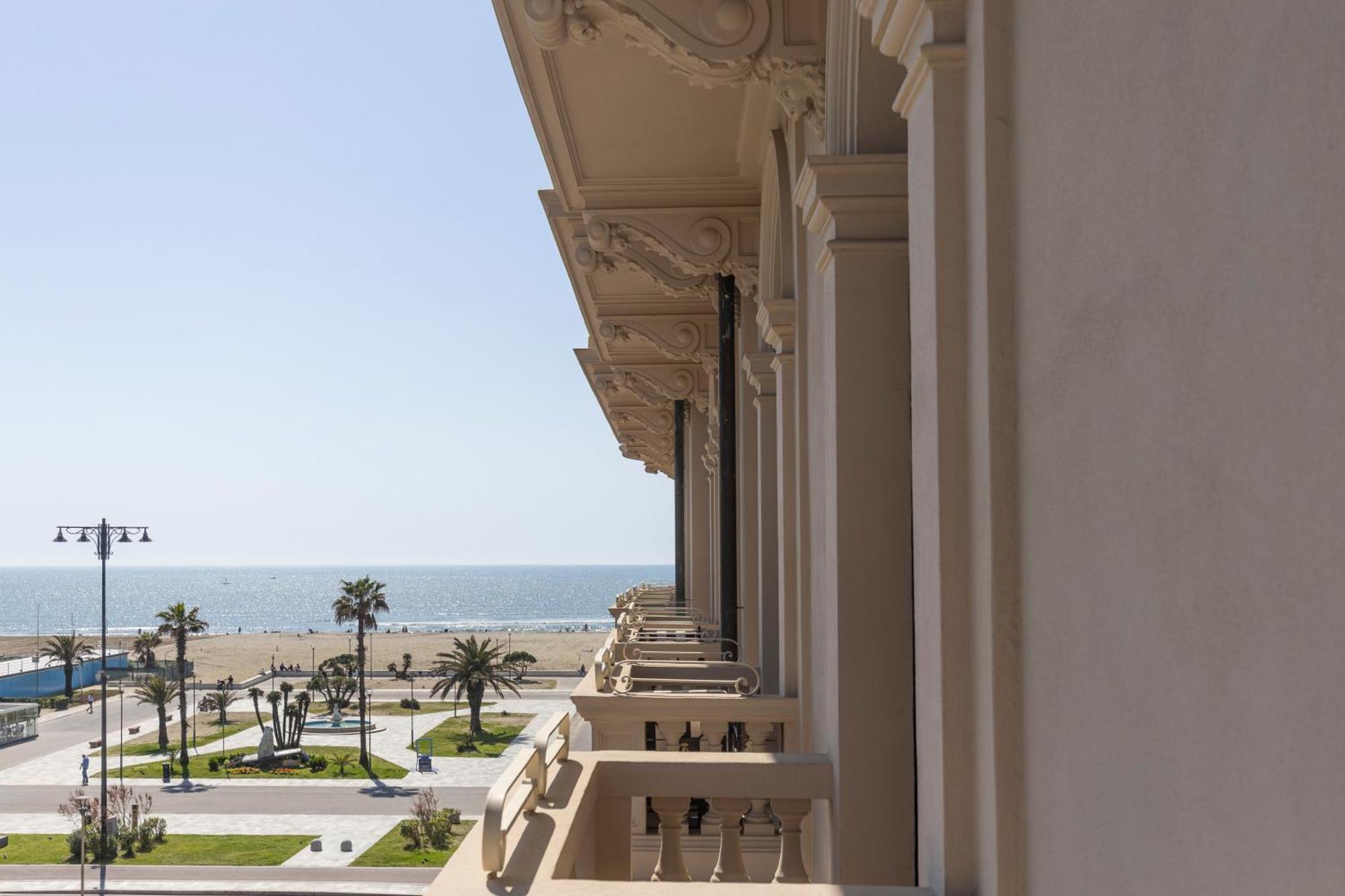 Deluxe Triple Room Partial Sea View