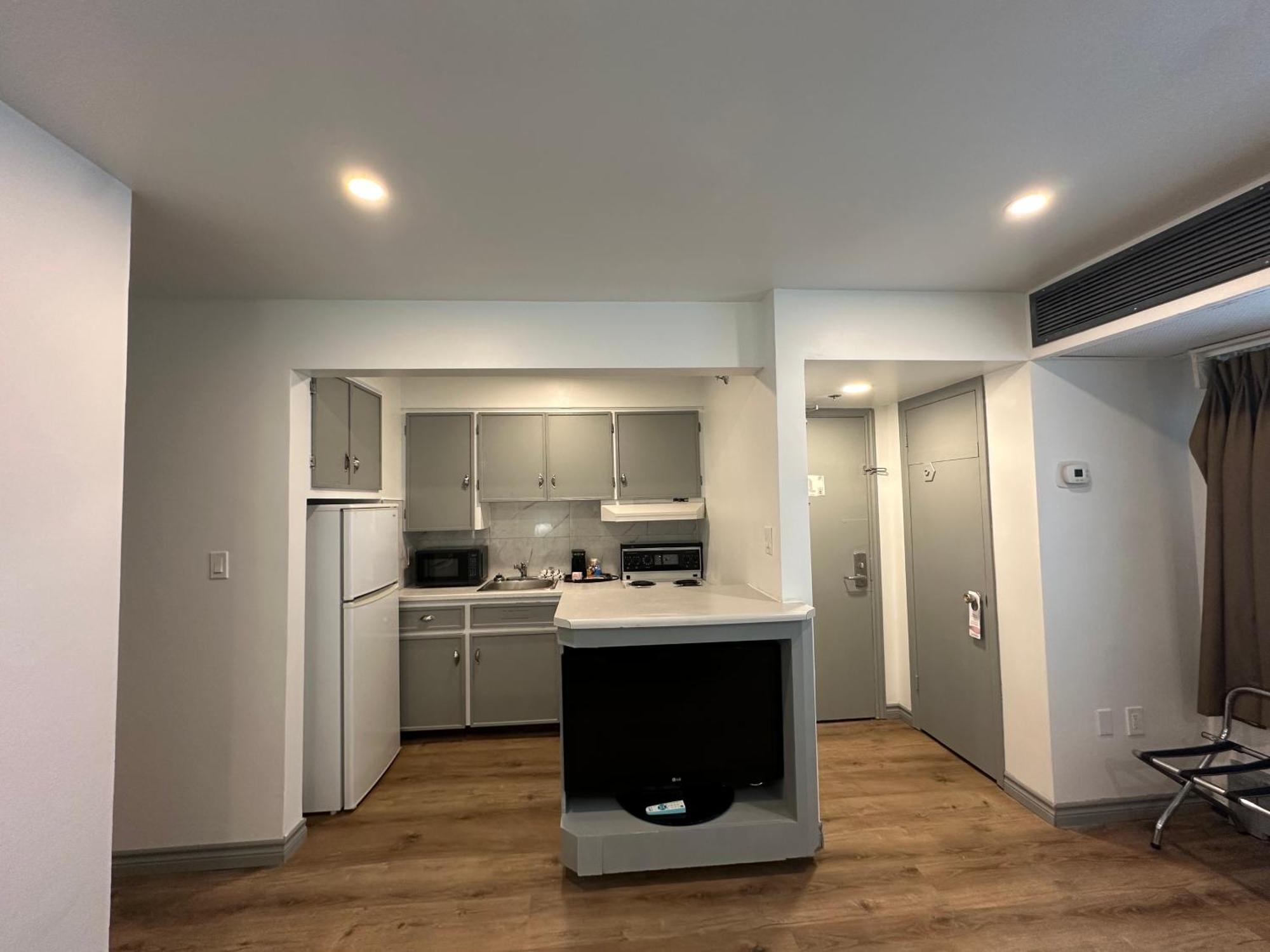 One-Bedroom Suite with Queen Bed