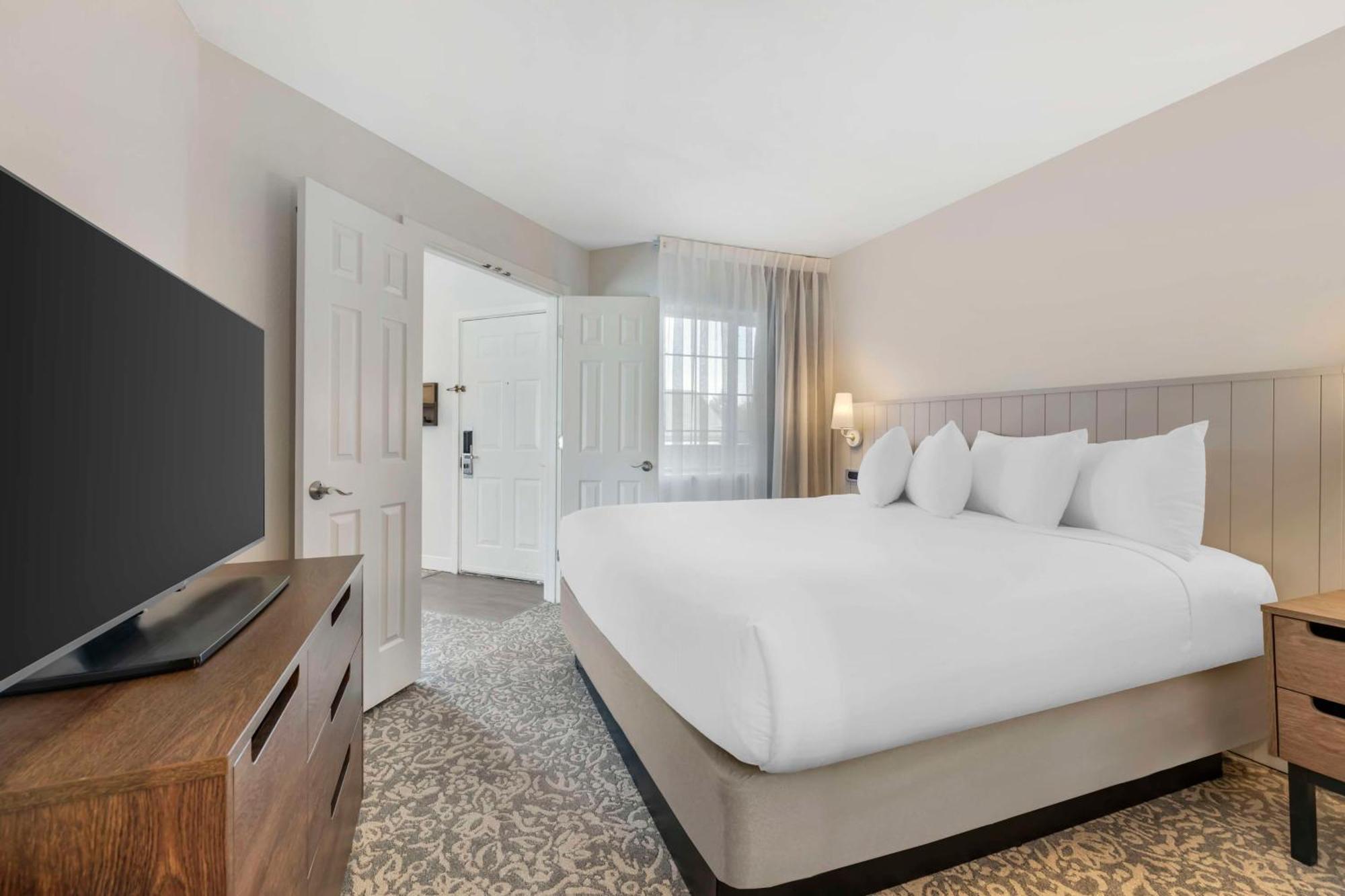 One-Bedroom King Suite