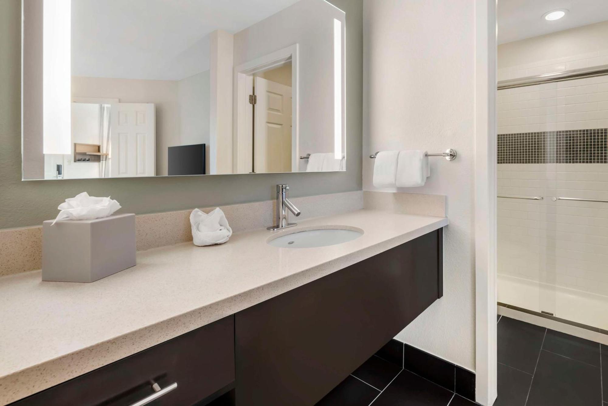 One-Bedroom King Suite