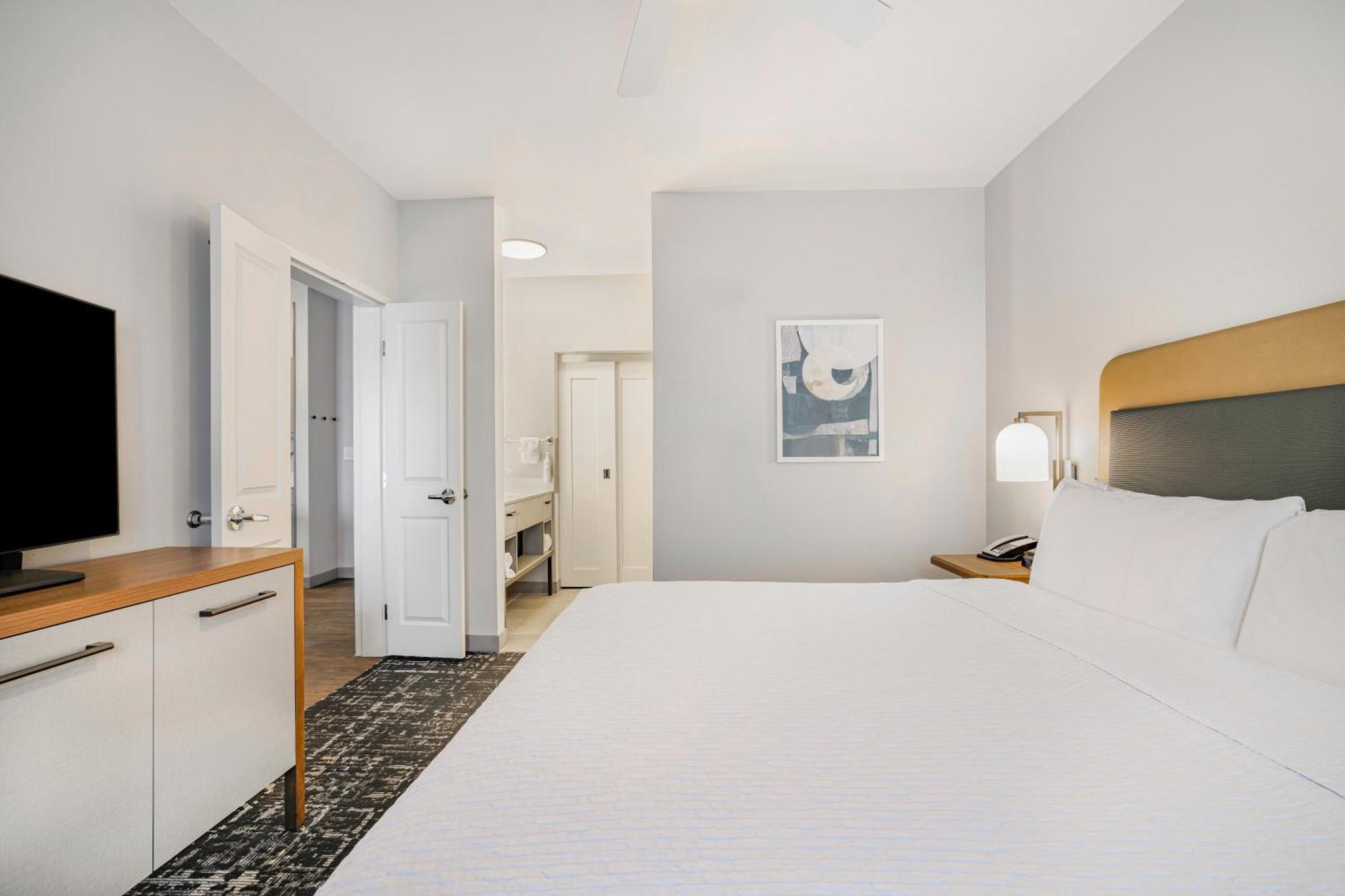 One-Bedroom King Suite Non-Smoking