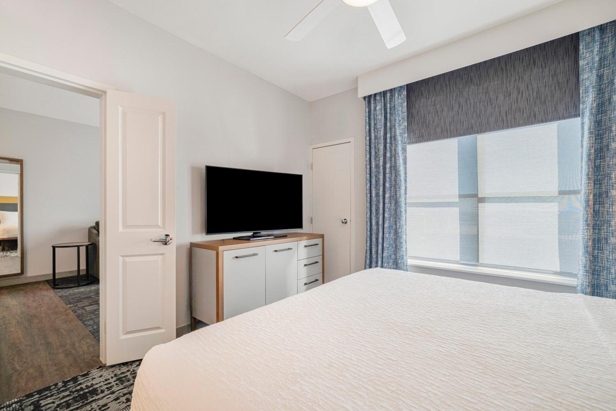 One-Bedroom King Suite Non-Smoking