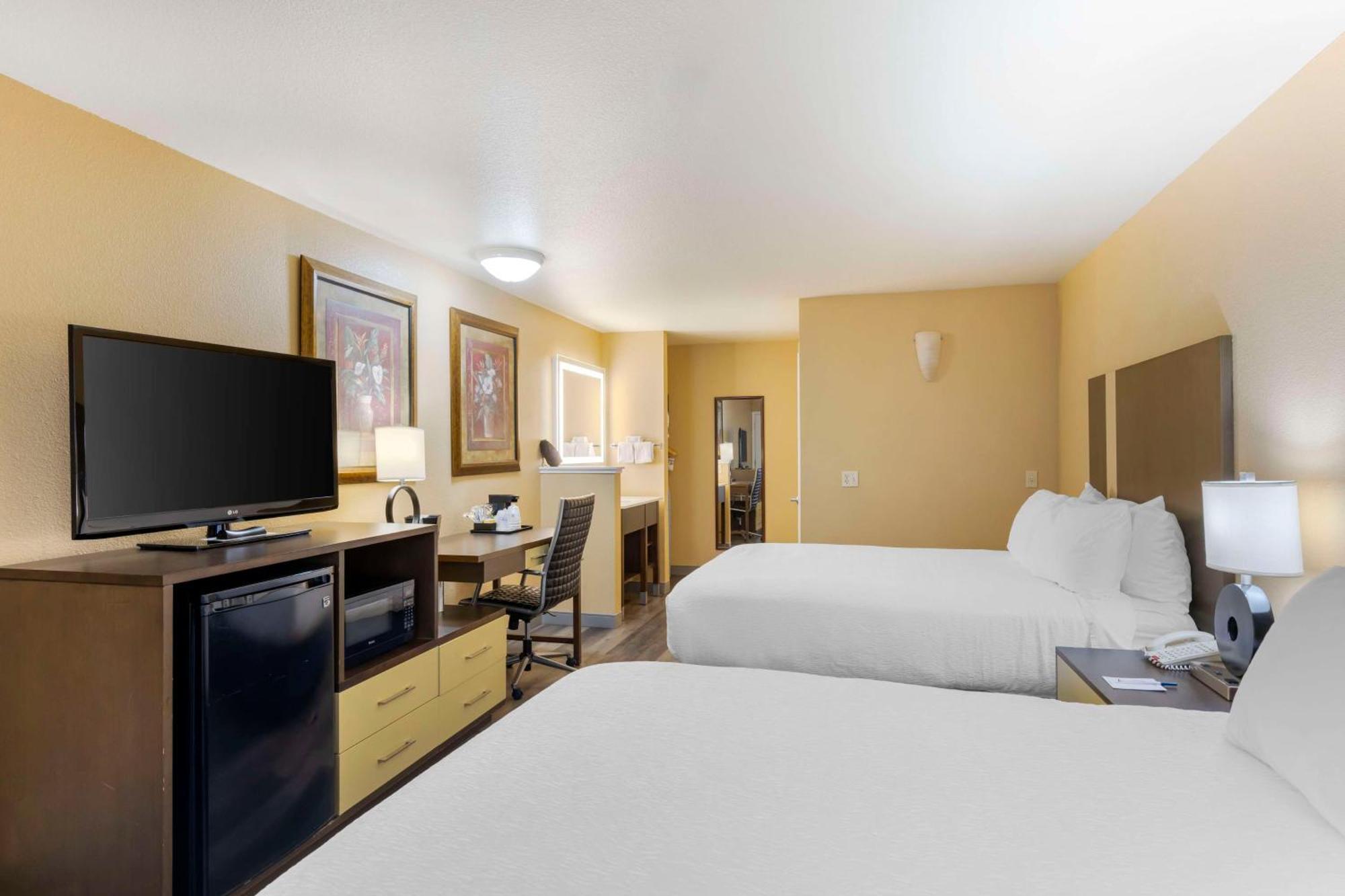 Queen Room Two Queen Beds Pet Friendly or Non-Smoking