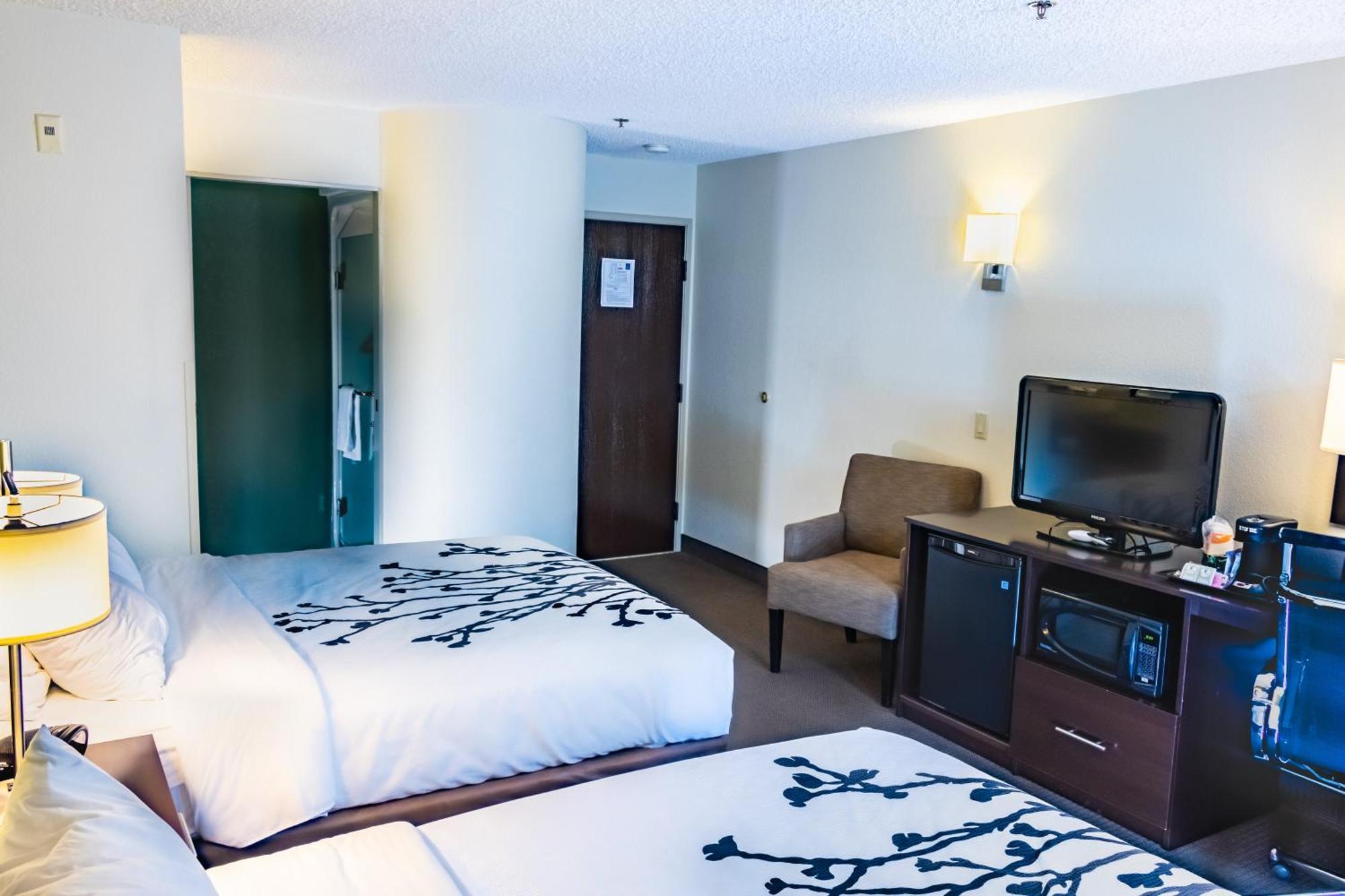 Deluxe Queen Room Two Queen Beds Non-Smoking