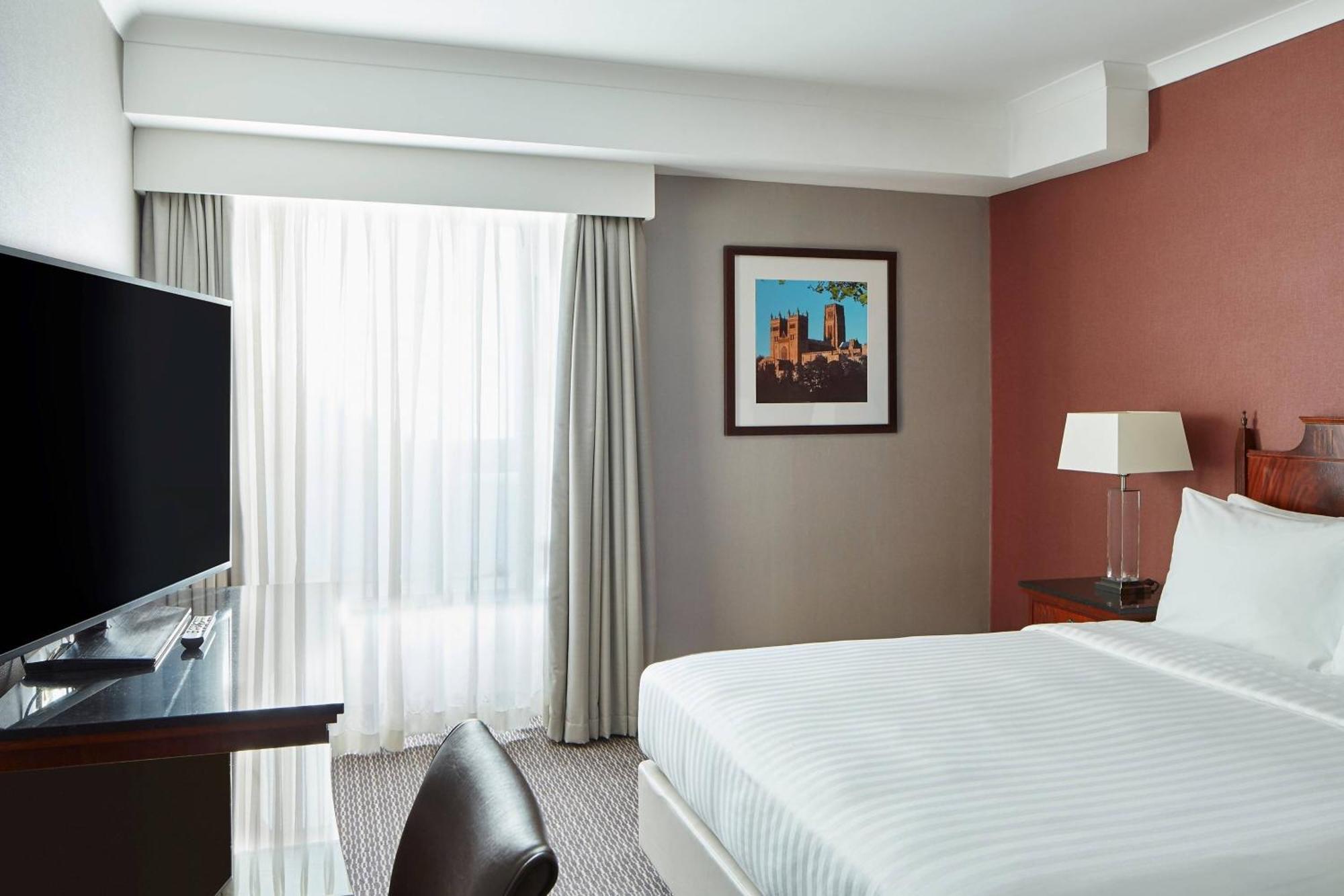 Deluxe Queen Room