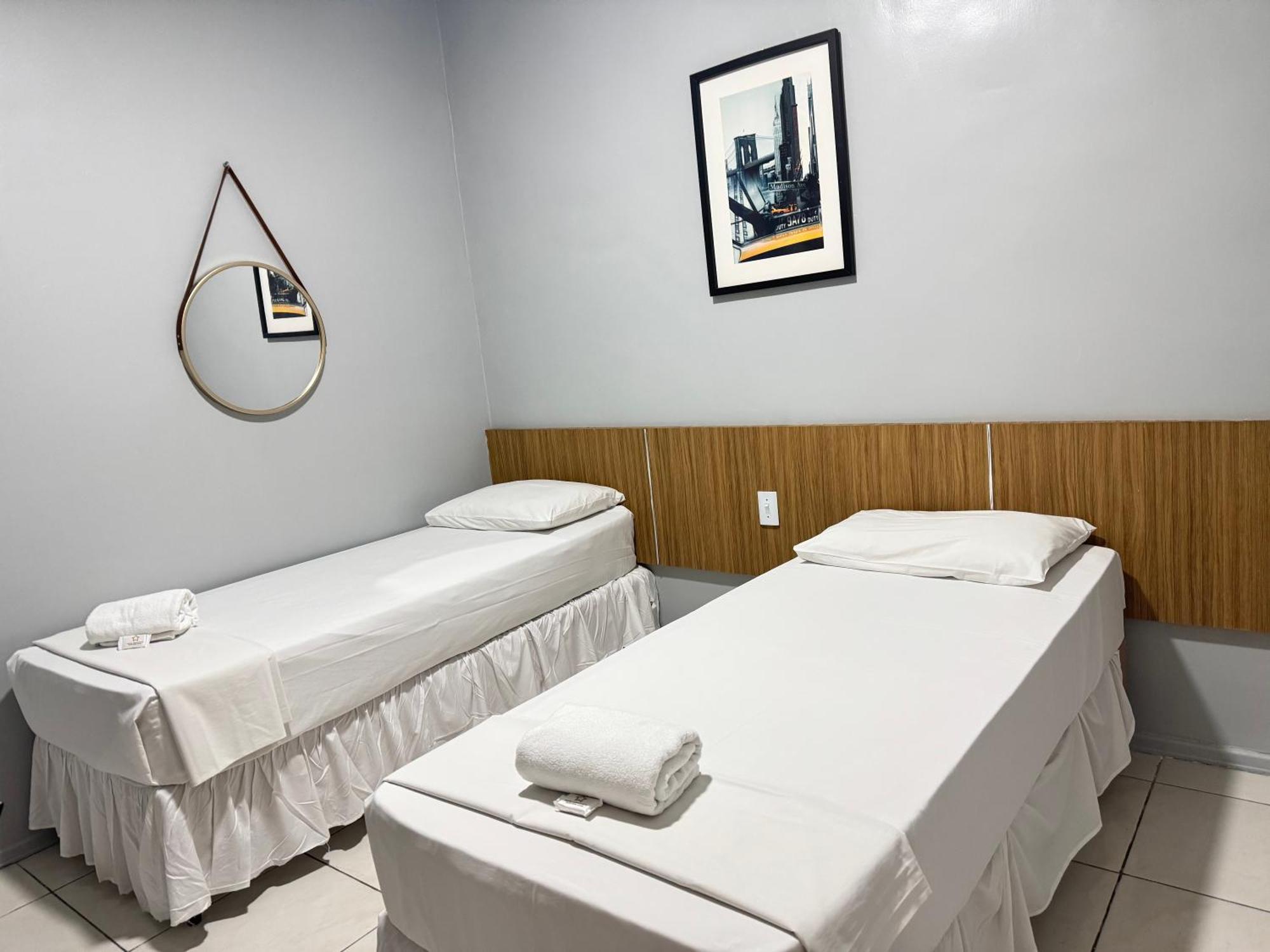 Quarto Econômico com Cama de Casal ou 2 de Solteiro