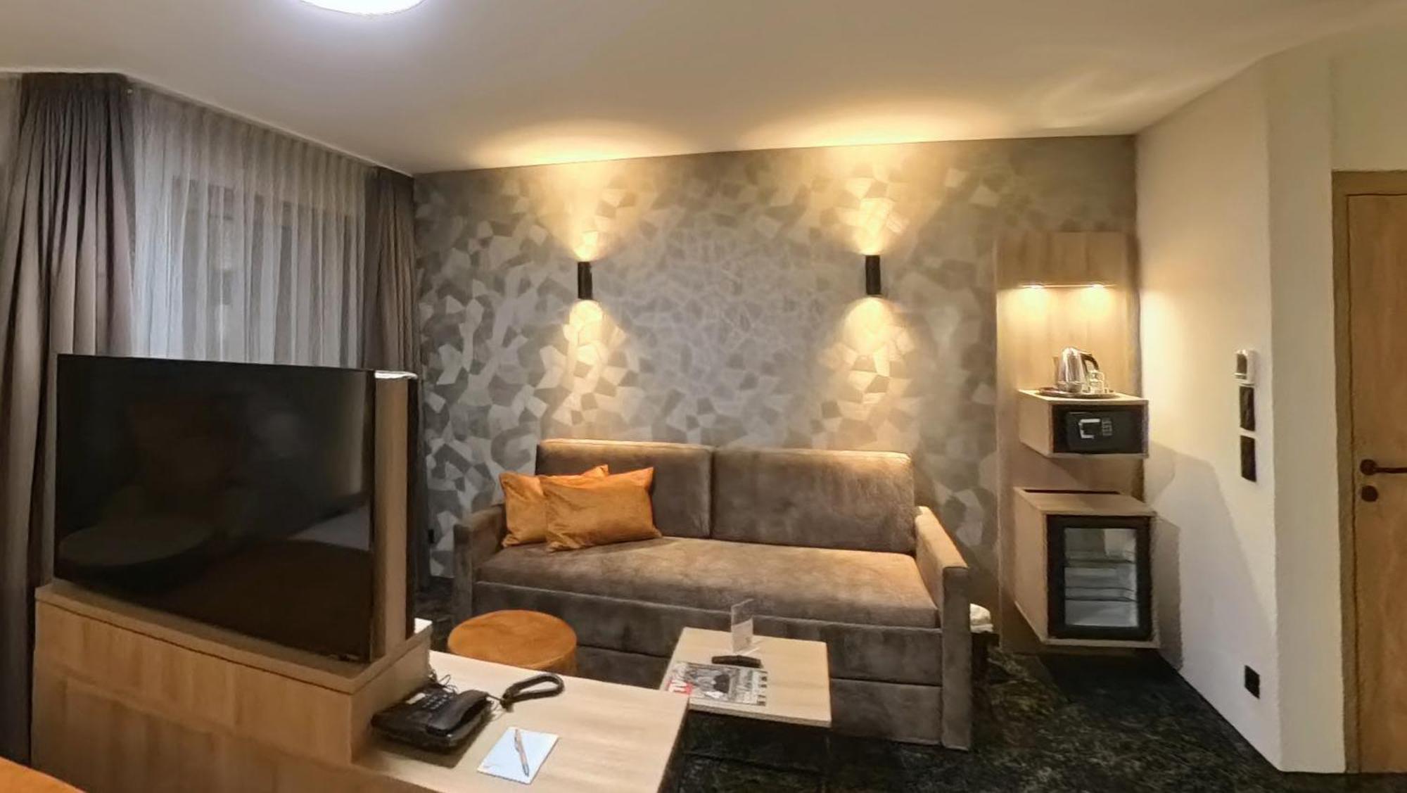 Deluxe Double or Twin Room Mountain View