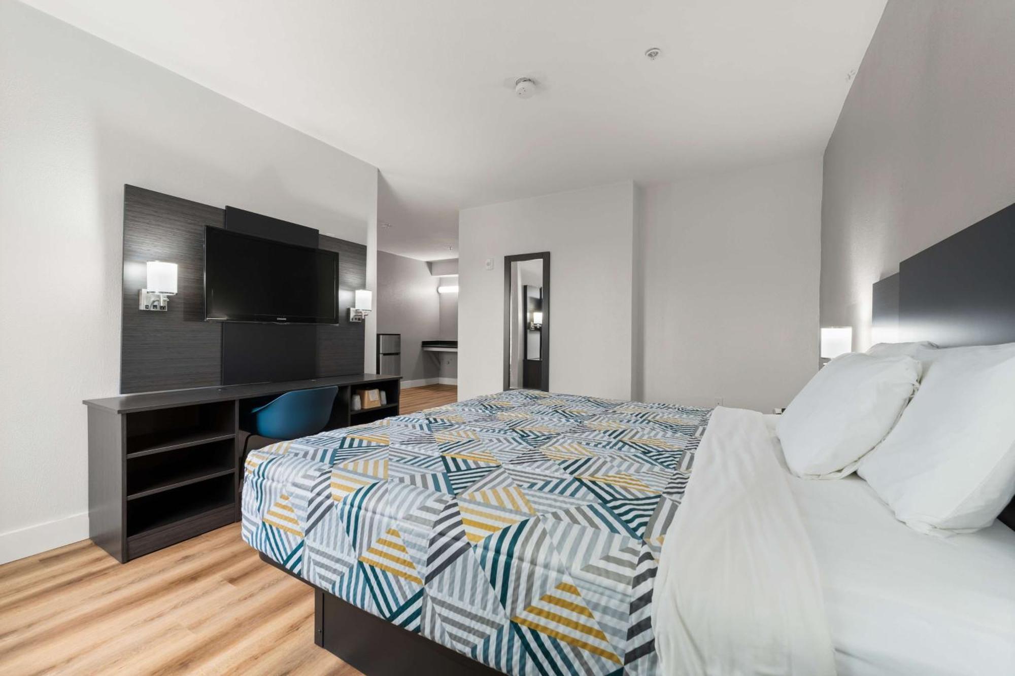 King Room - Disability Access - Non-Smoking