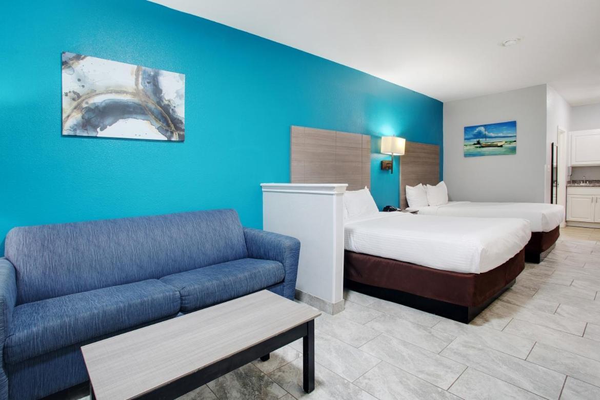 2 Queen Deluxe Suite - 1st Floor
