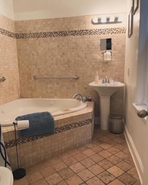 Superior Queen Room Spa Bath