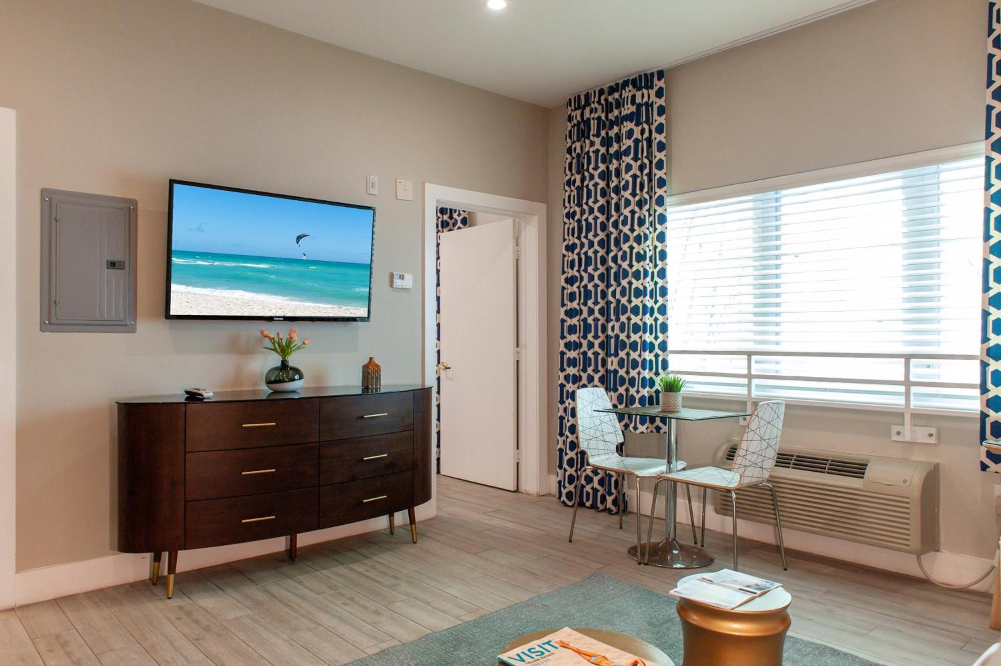 One Bedroom Queen Suite