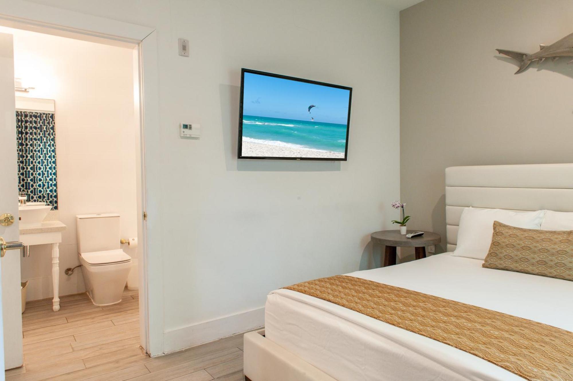 One Bedroom Queen Suite
