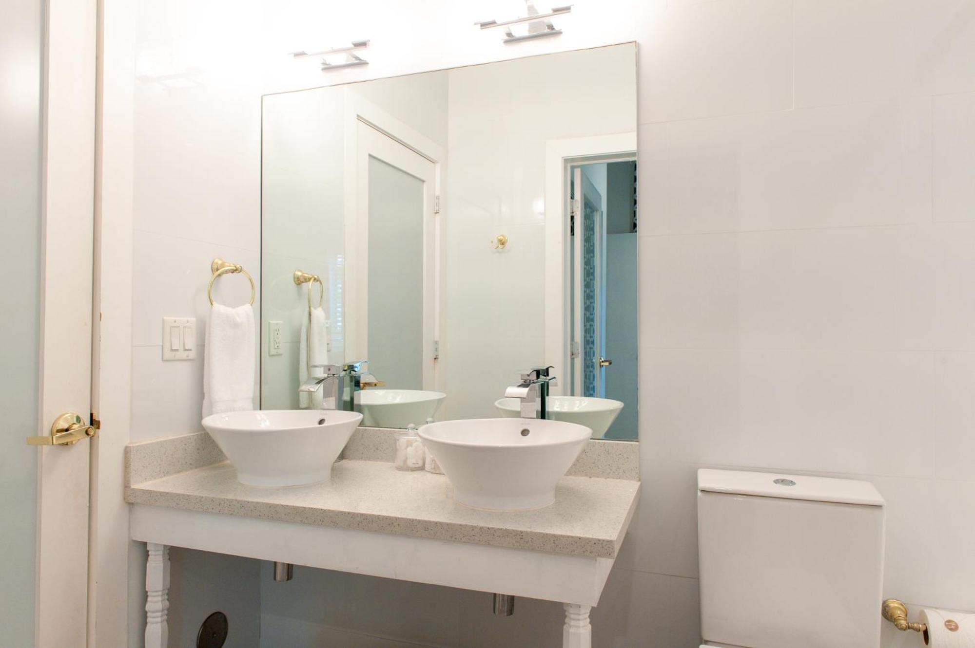 One Bedroom Queen Suite