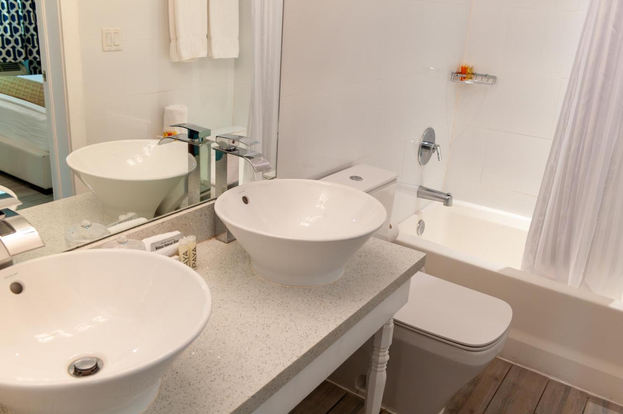 One Bedroom Queen Suite