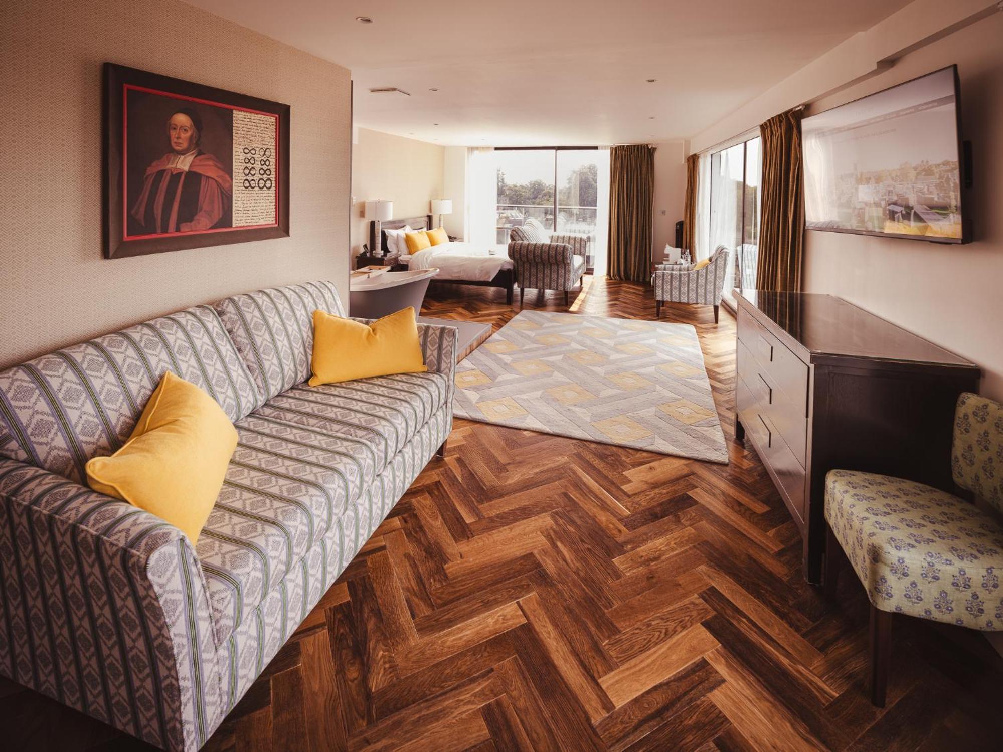 Senior Fellows Suite