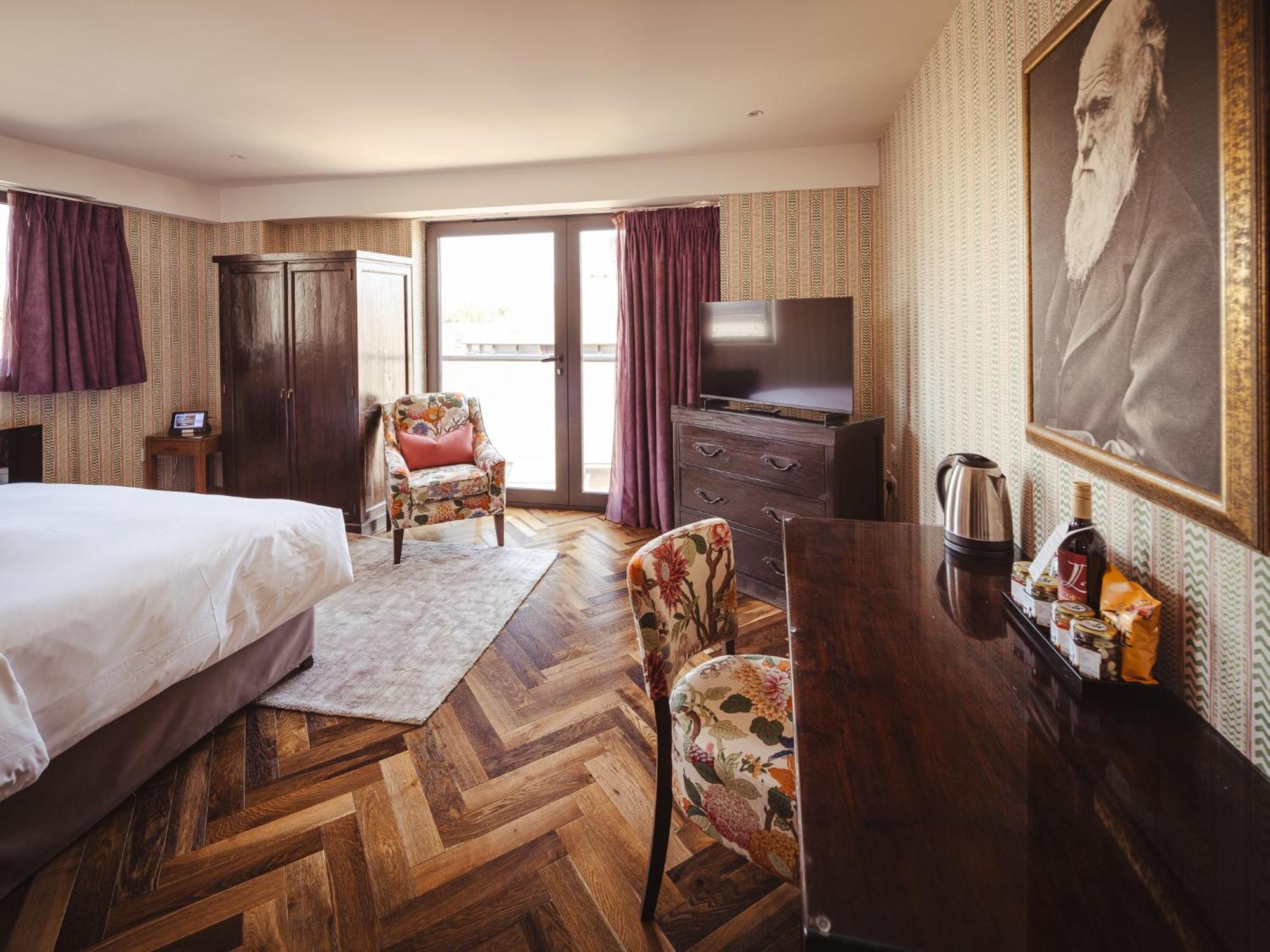 Senior Fellows Twin Room