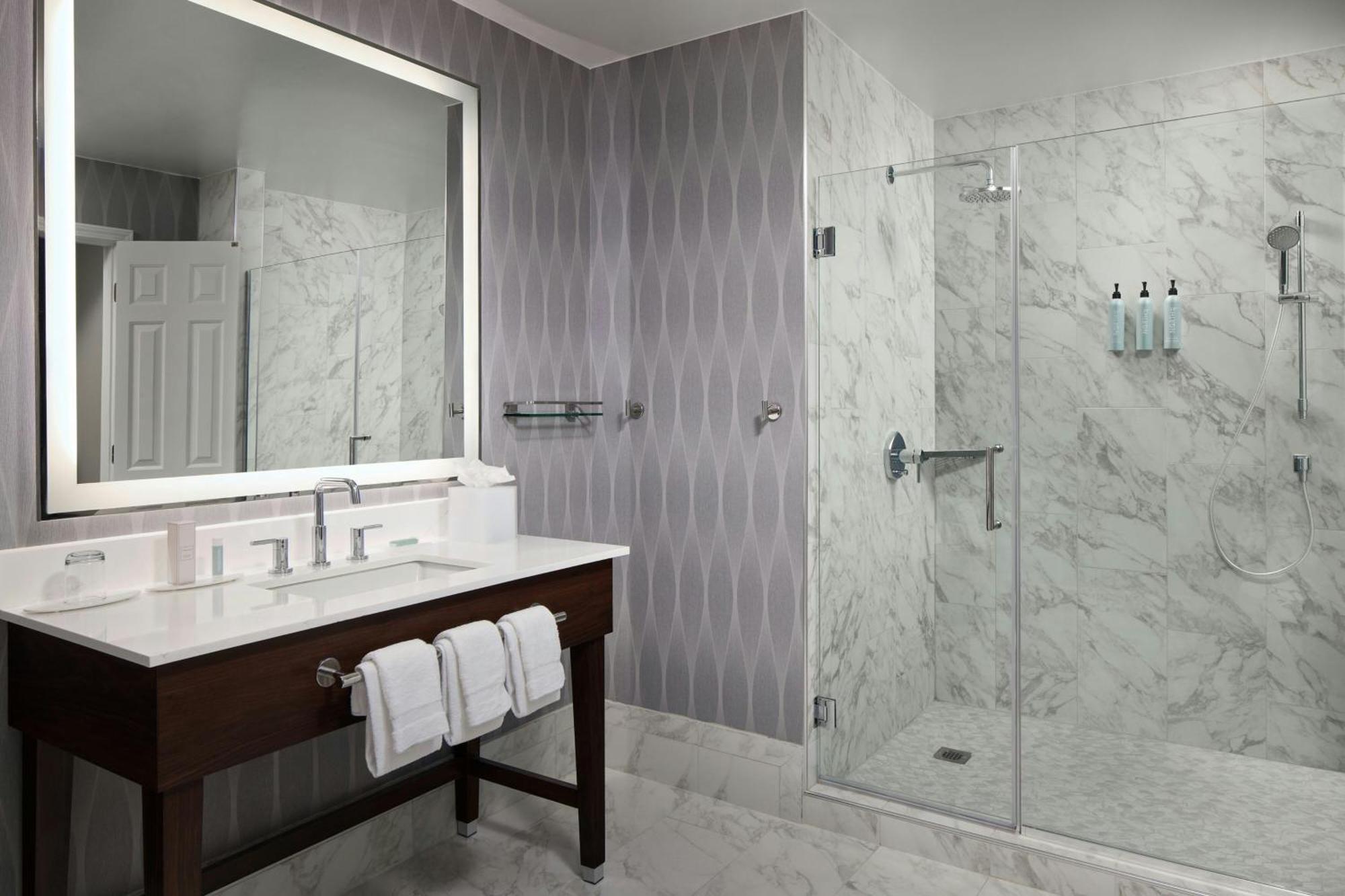 Executive One-Bedroom Suite City View