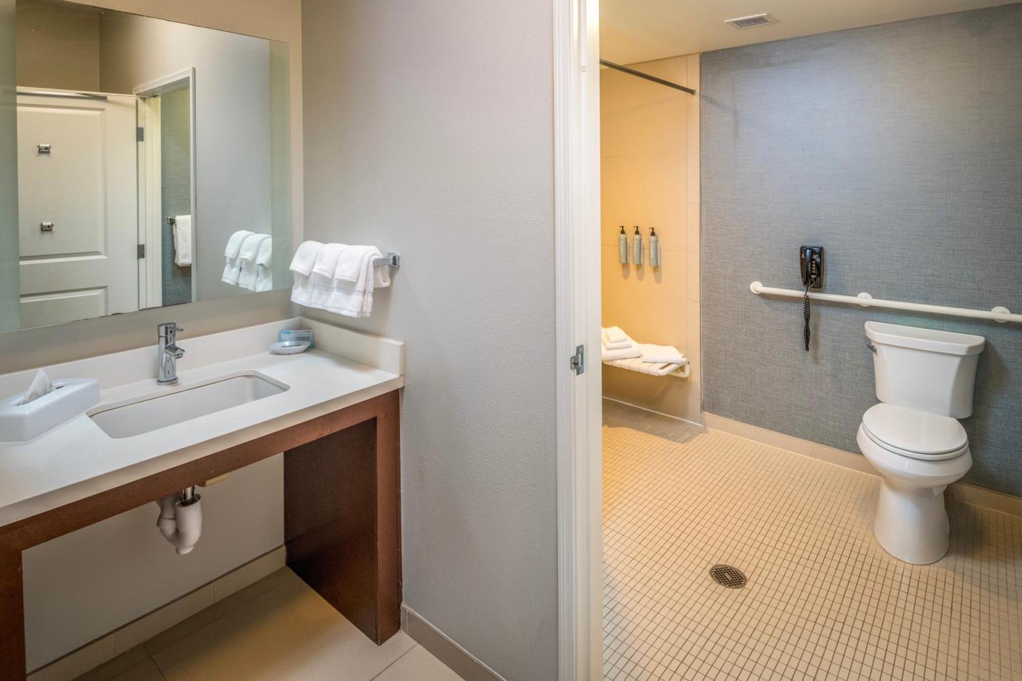 2 Bedroom Suite Bedroom 1 1 King Bedroom 2 1 King