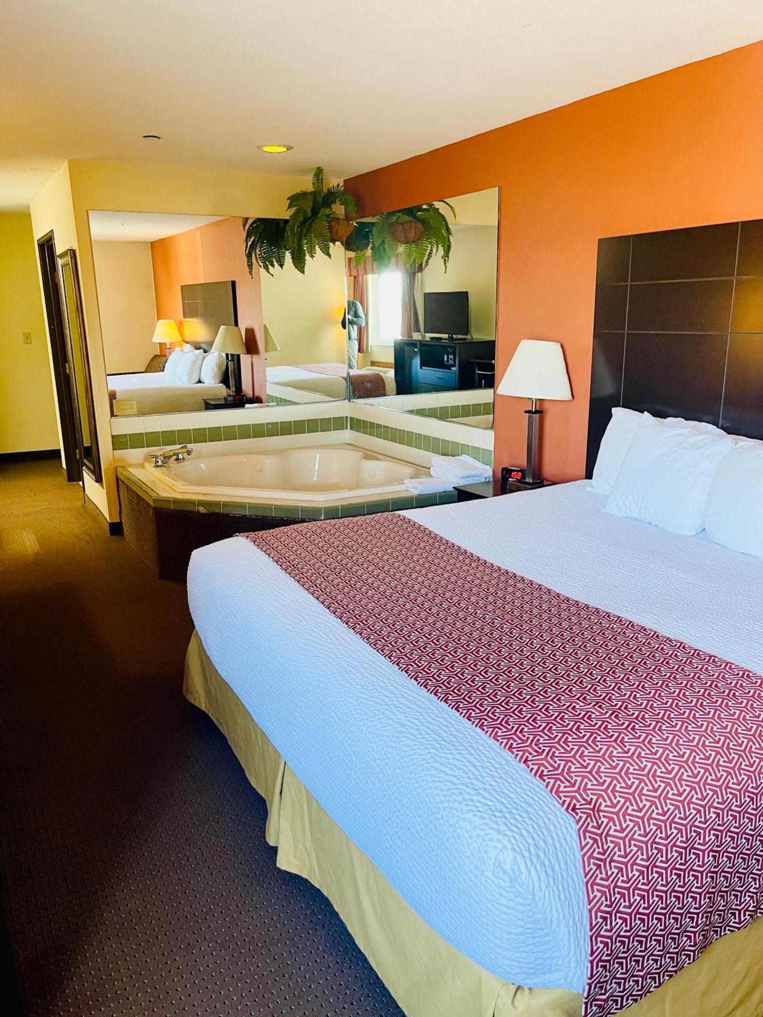 King Suite Jetted Tub Non-Smoking