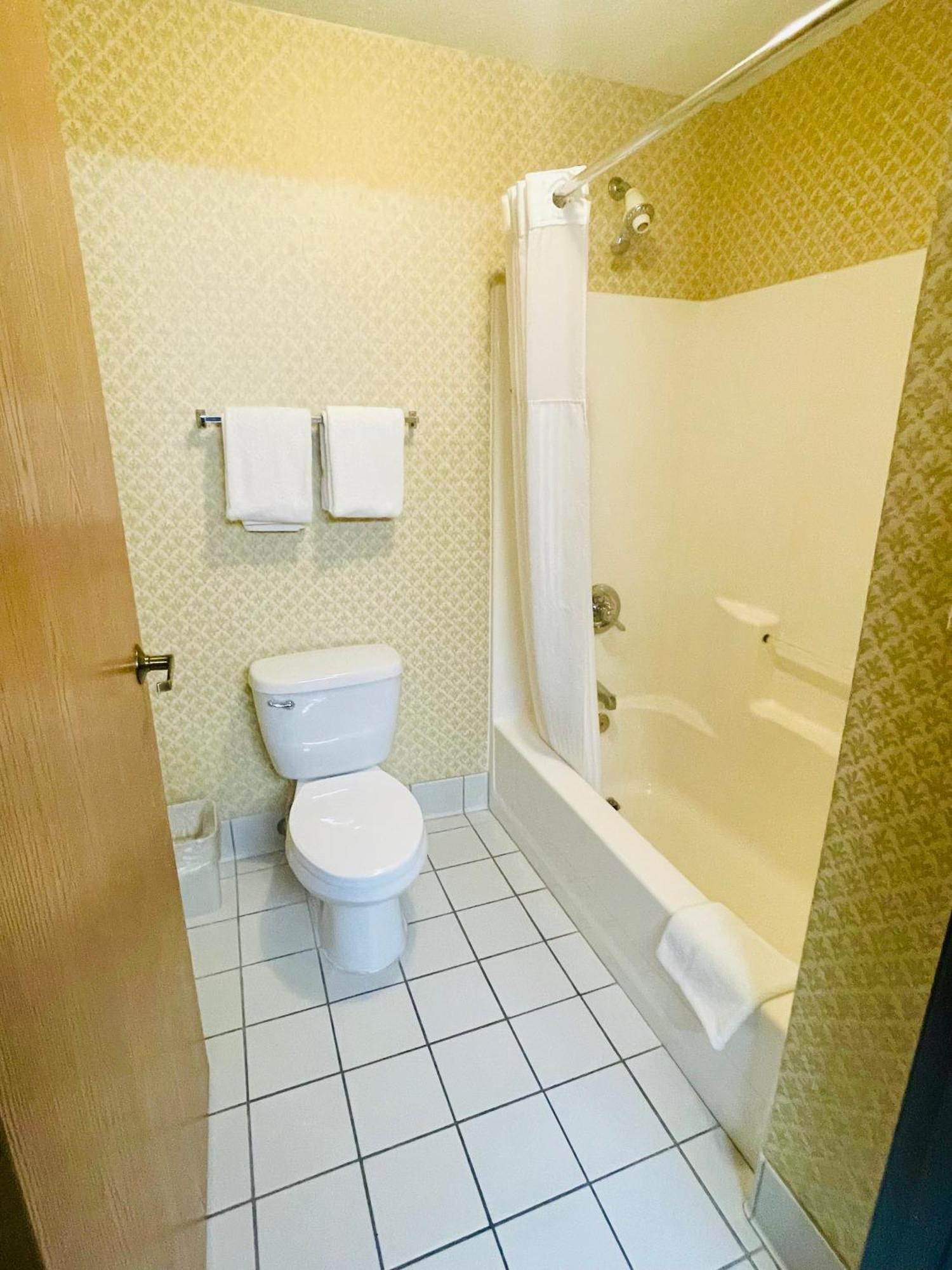 Double Room Two Double Beds Non-Smoking