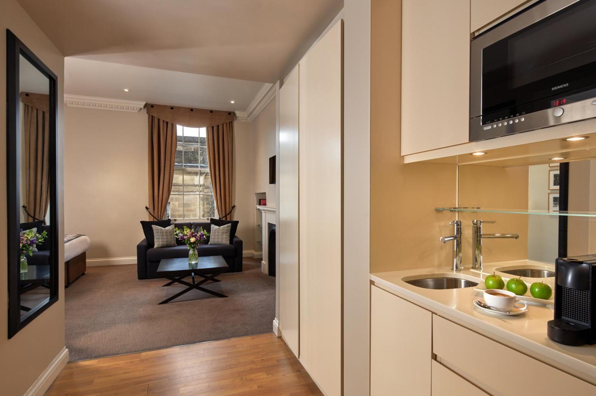 Studio Premier City View