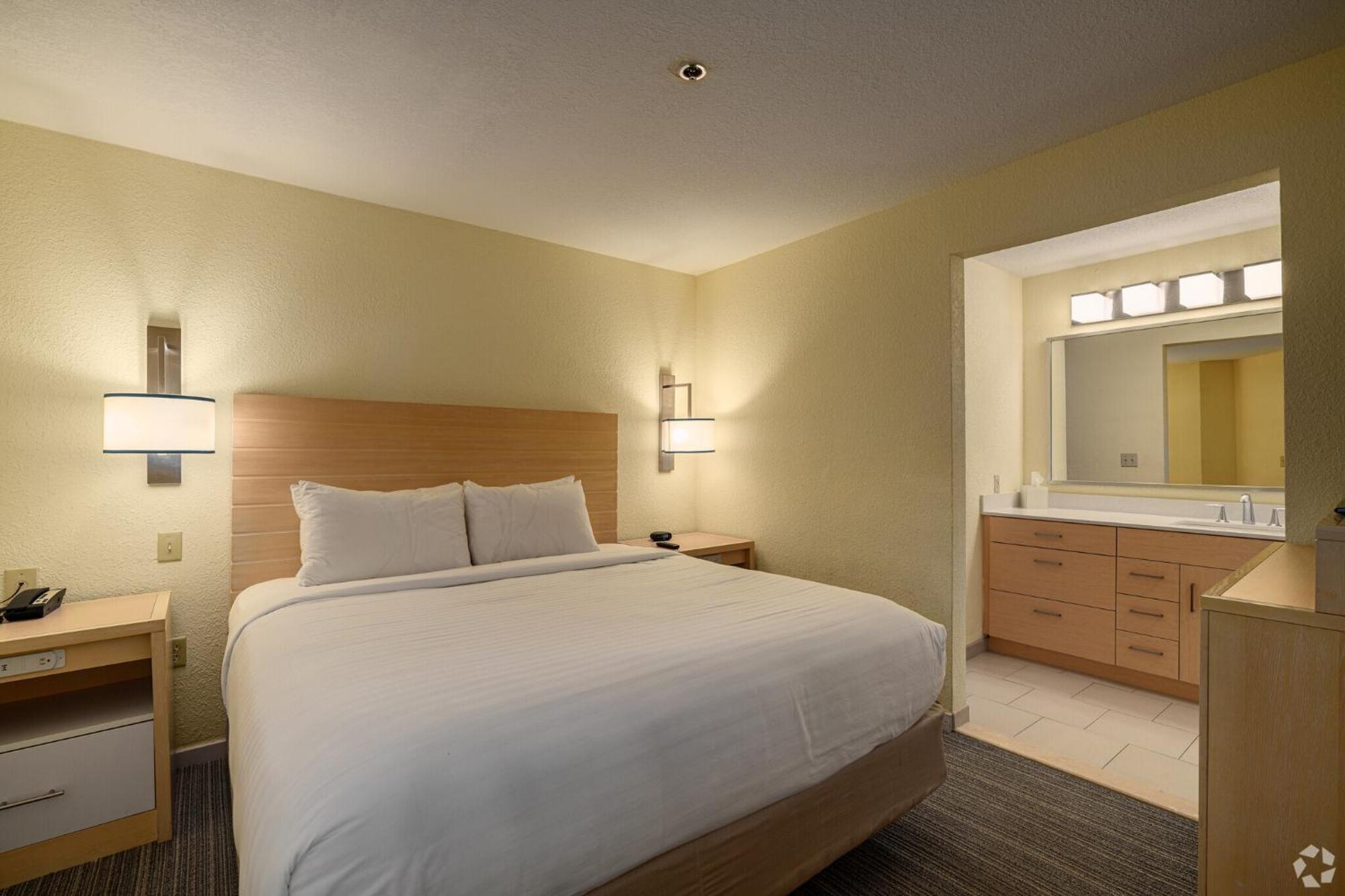 One Bedroom King Suite