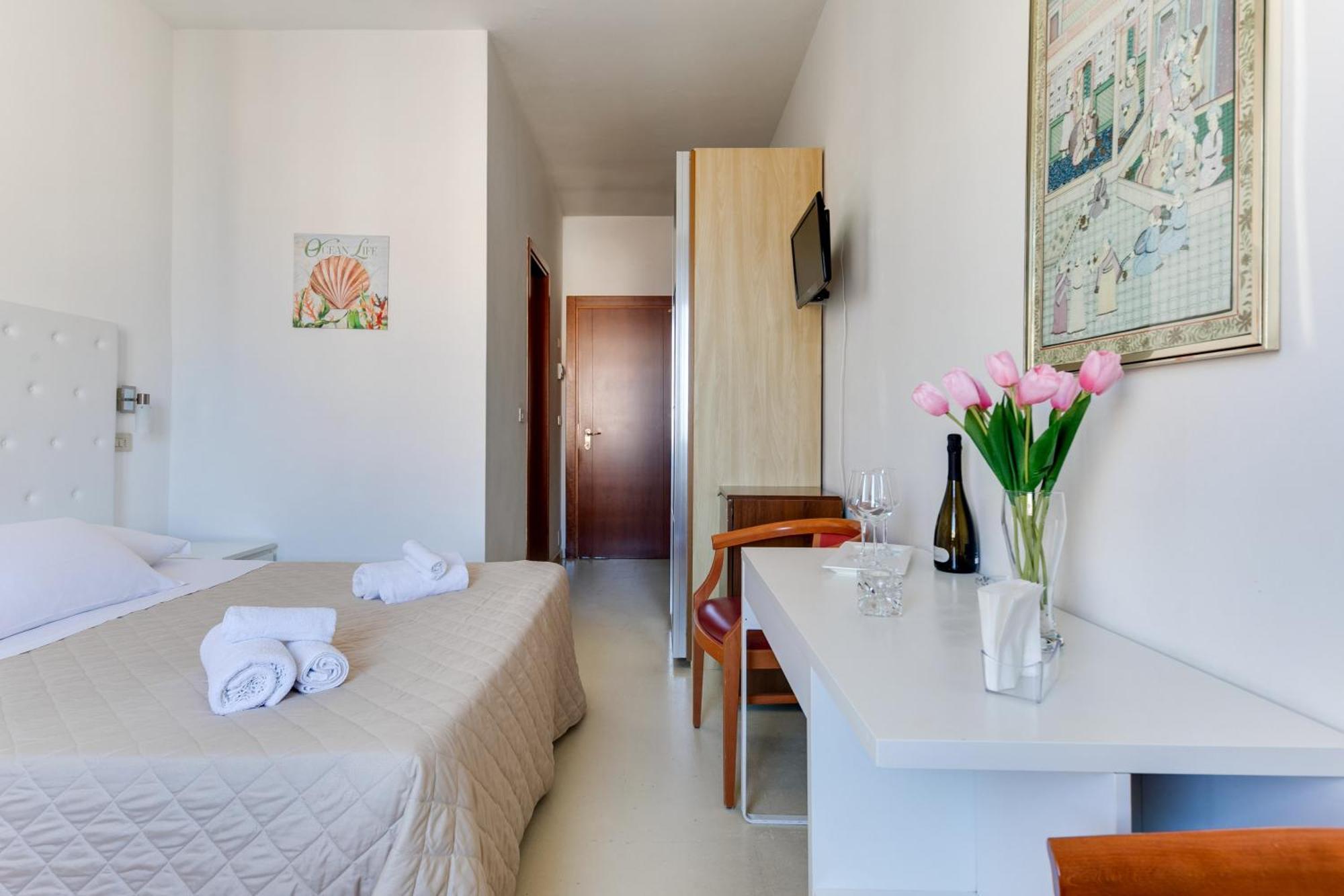 Double or Twin Room Sea View
