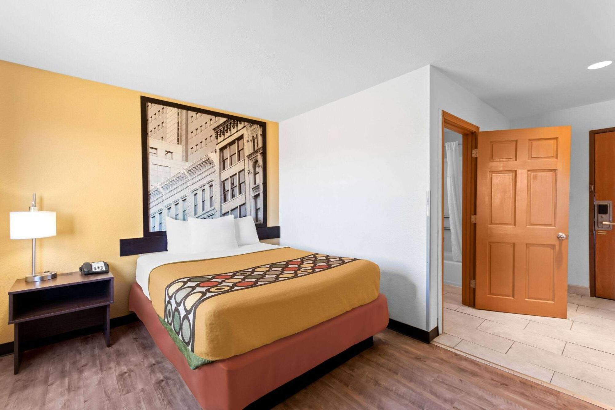Queen Room Mobility Access or Non-Smoking