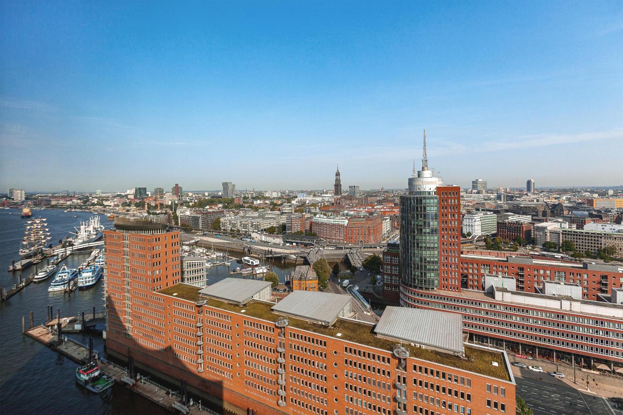 Premium City Guest room 1 King Hafencity or Water view Skyline view