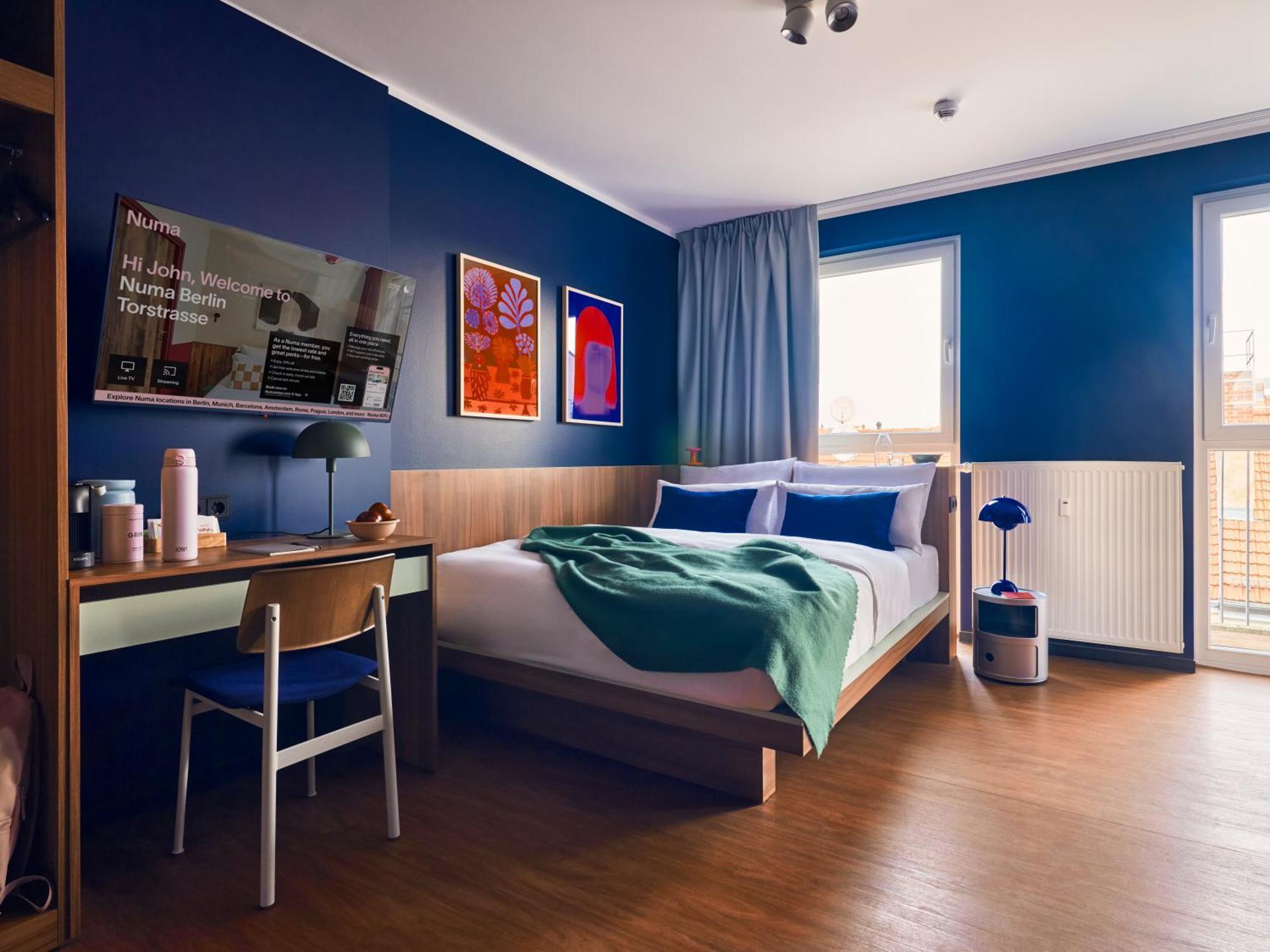 Large Room Balcony Accessible