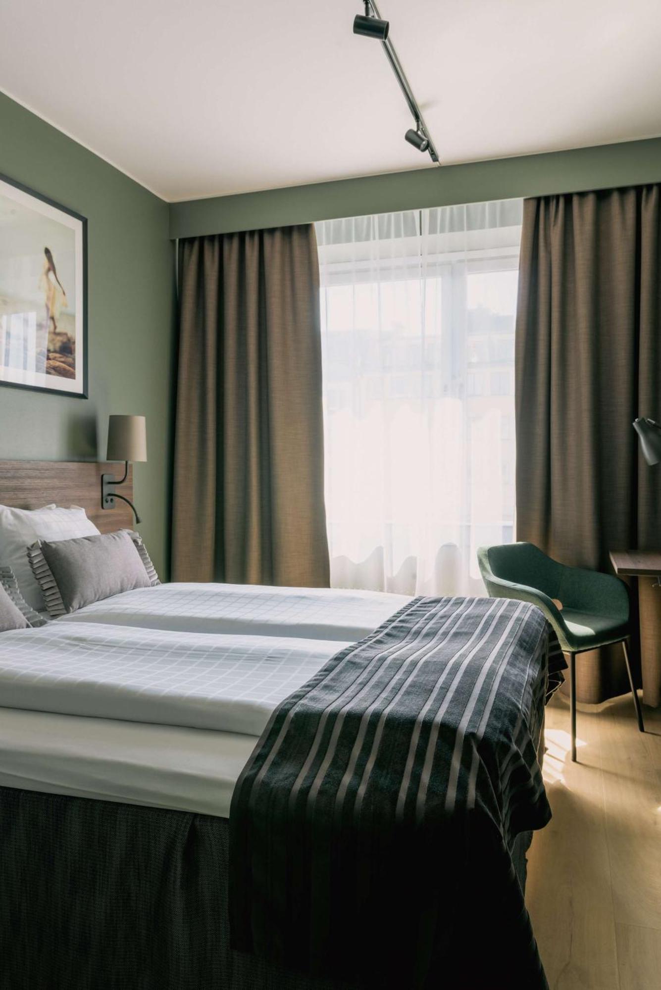 Standard Queen Room