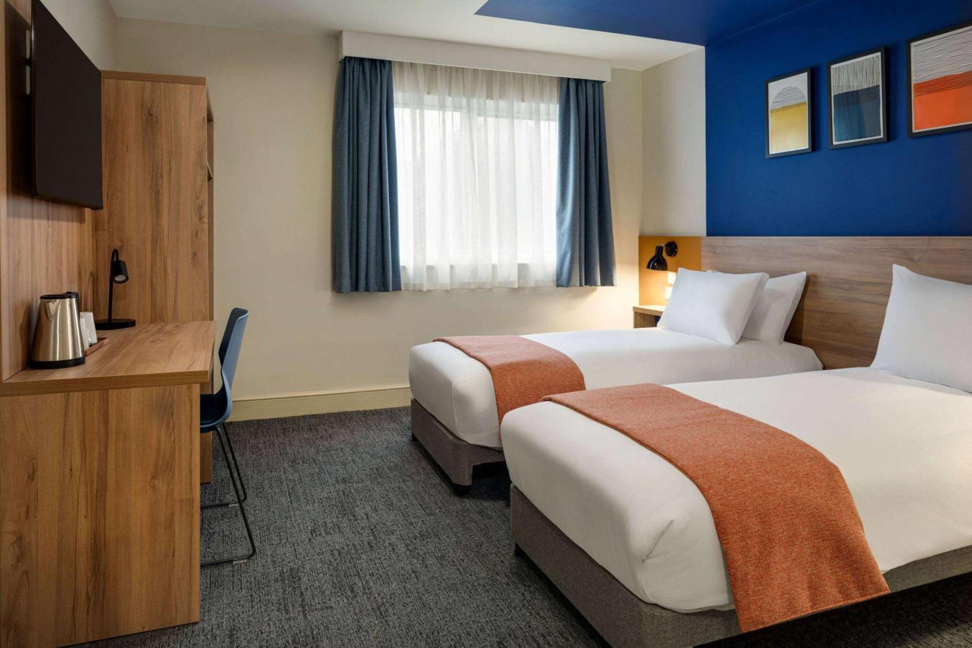 Twin Room Mobility Access