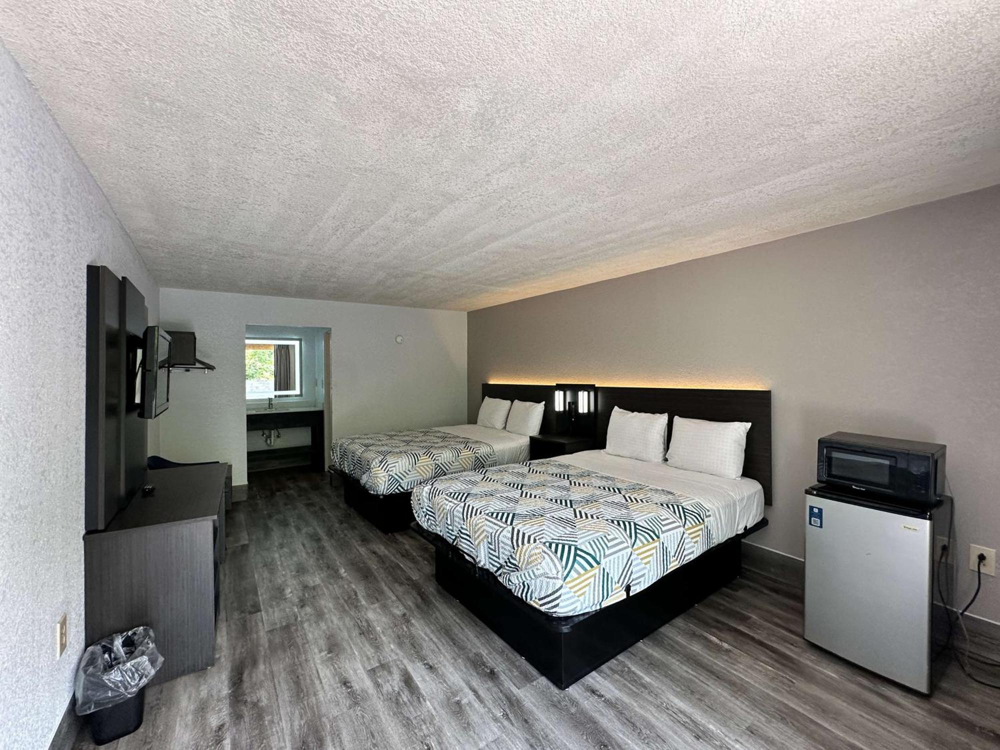 Queen Room with Two Queen Beds - Disability Access - Non-Smoking