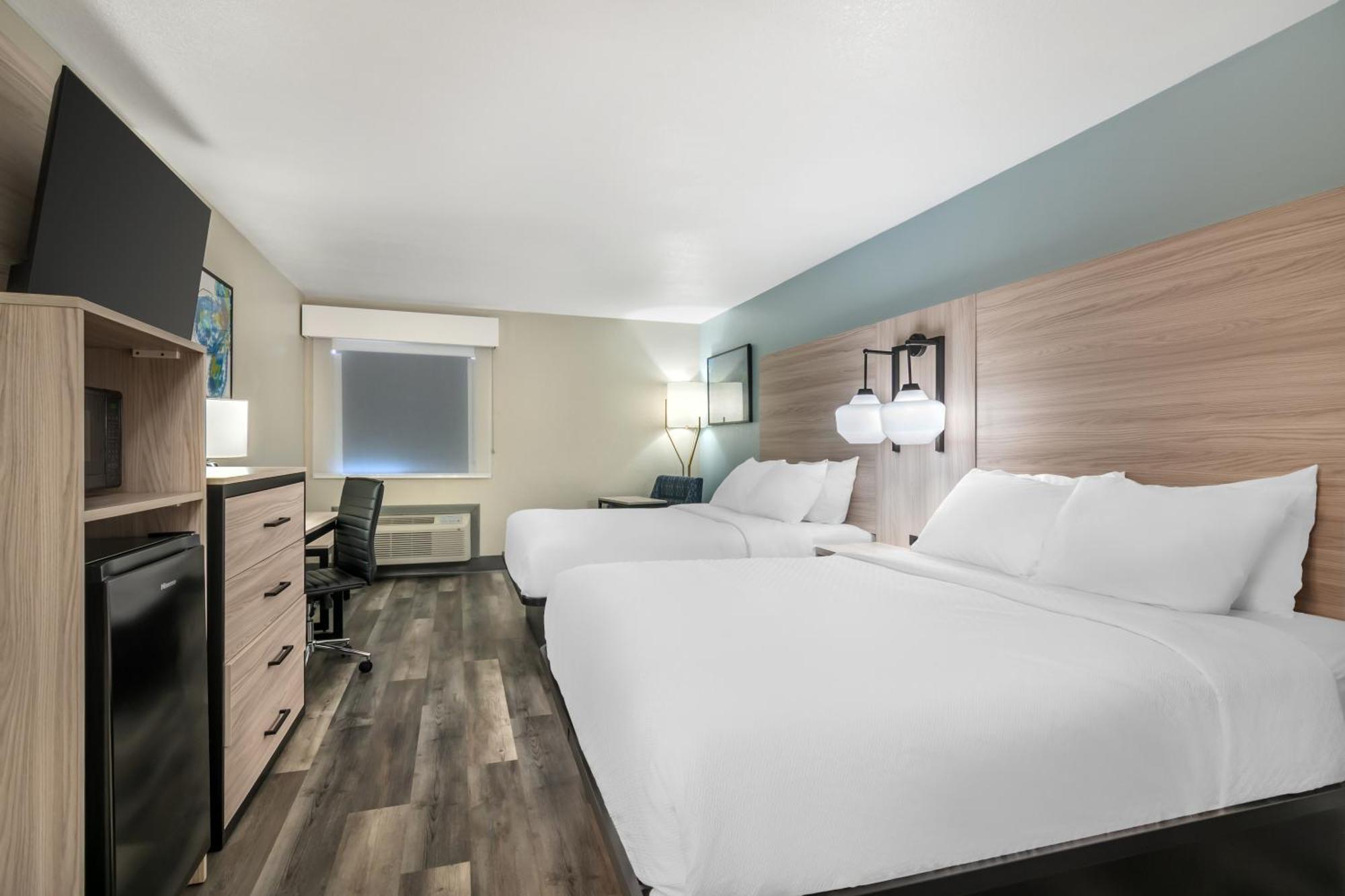 Queen Room Two Queen Beds Non-Smoking
