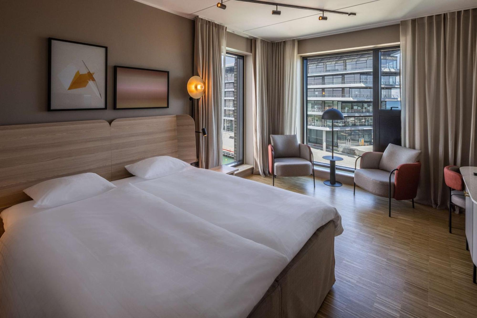 King Room Wellness pool access