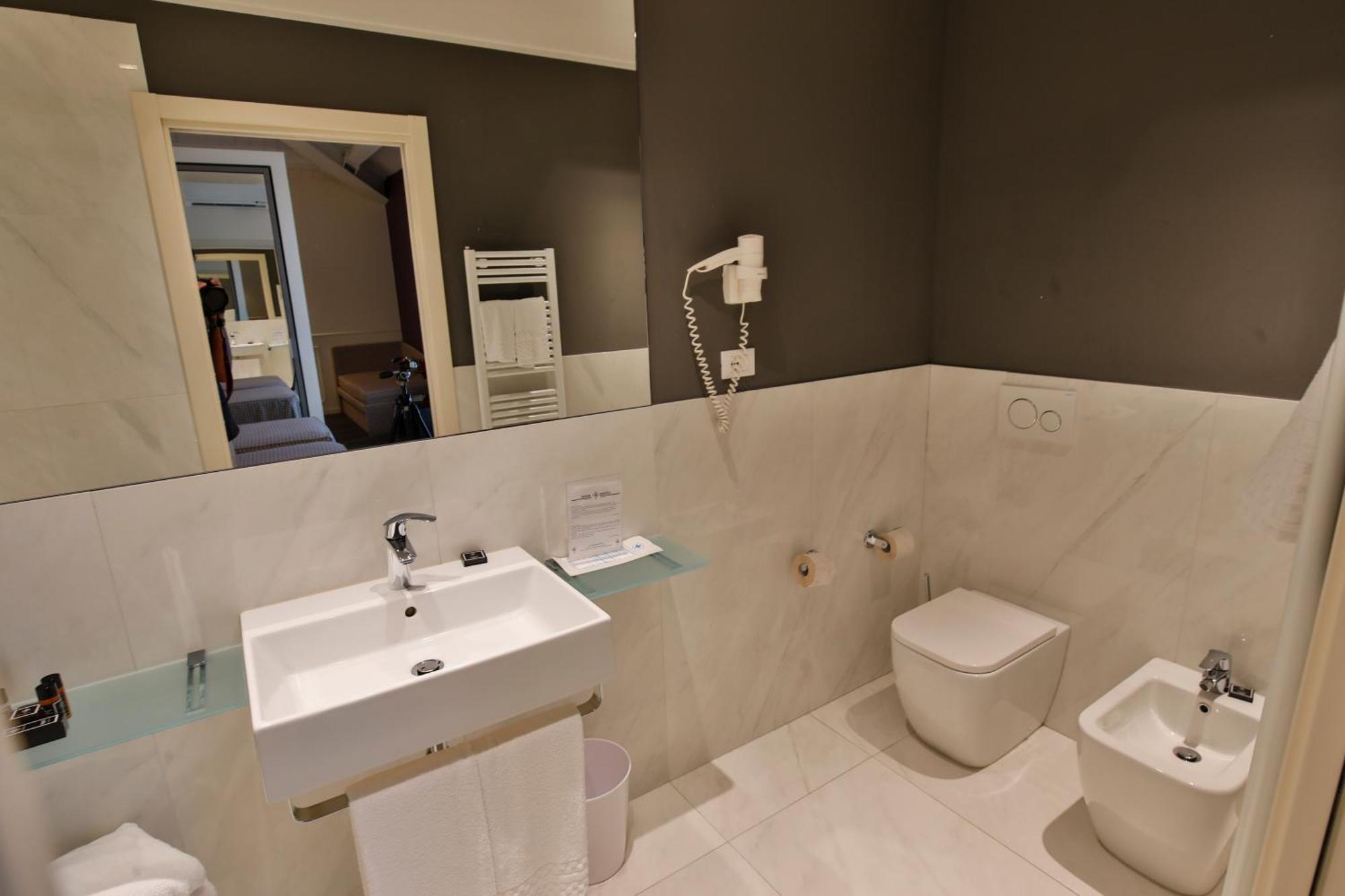 Junior Suite,1651165244:JPEG