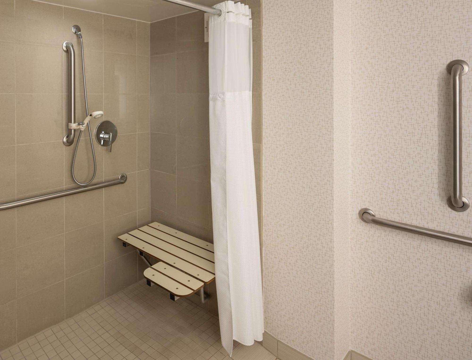 Queen Room Roll Shower Mobility Hearing Access or Non-Smoking