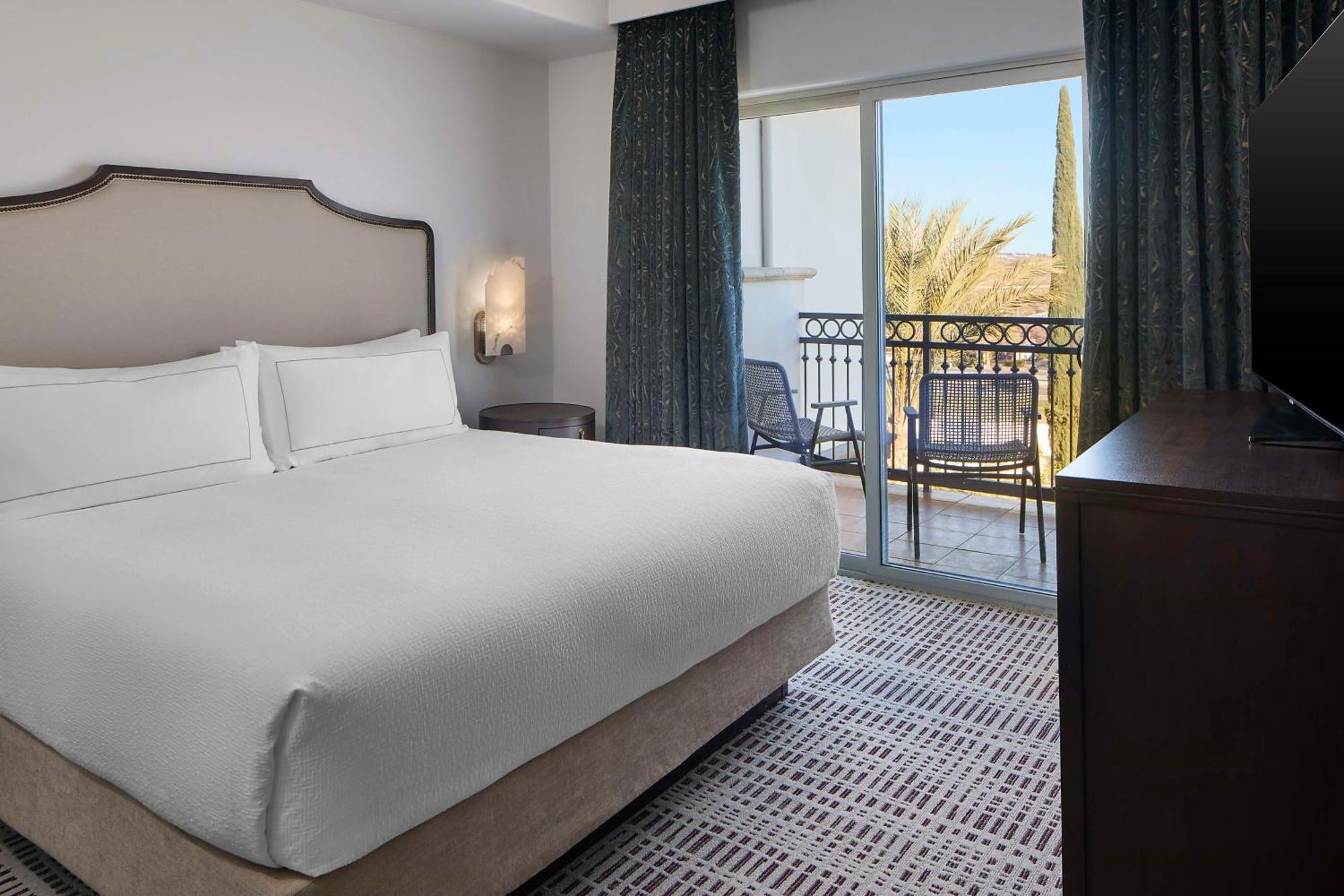 One-Bedroom King Suite with Sofa Bed - Balcony