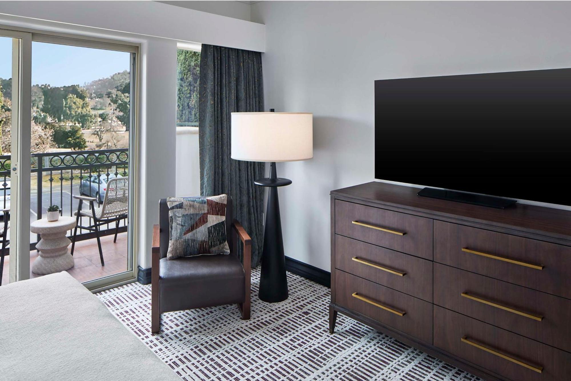 One-Bedroom King Suite Sofa Bed Balcony