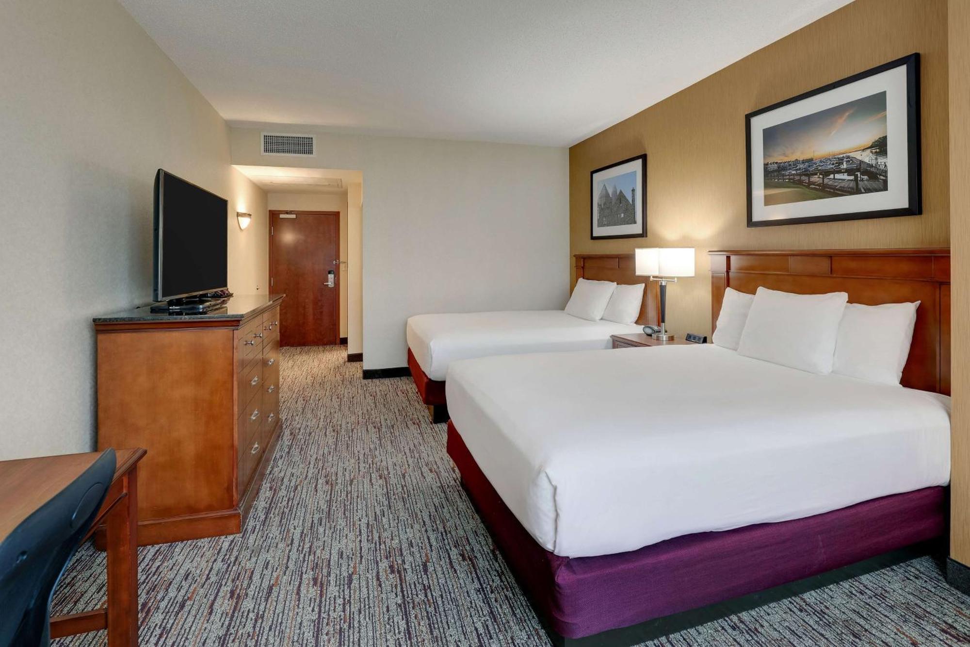 Deluxe Queen Room Two Queen Beds