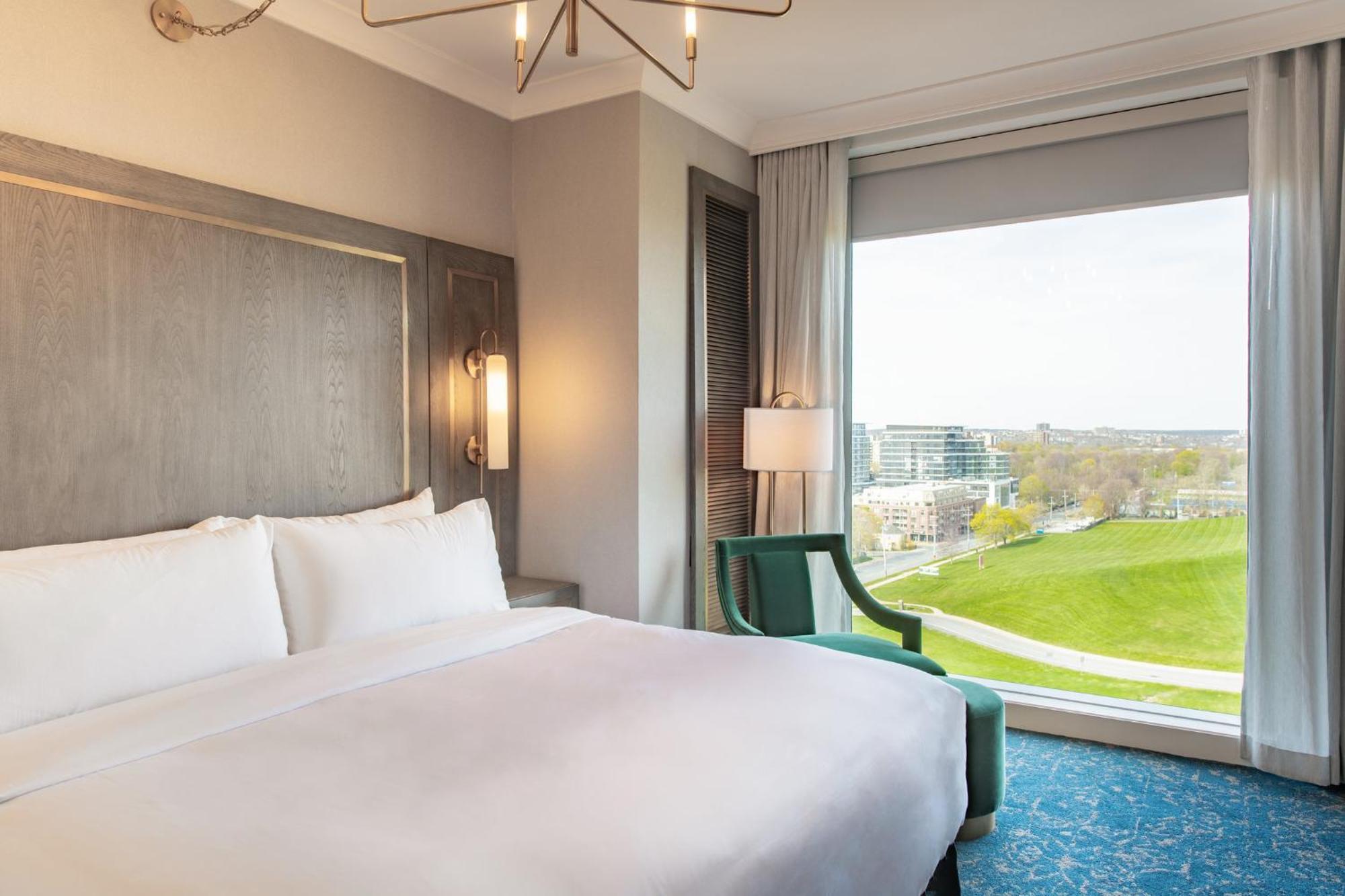 Standard Room 1 King Bed